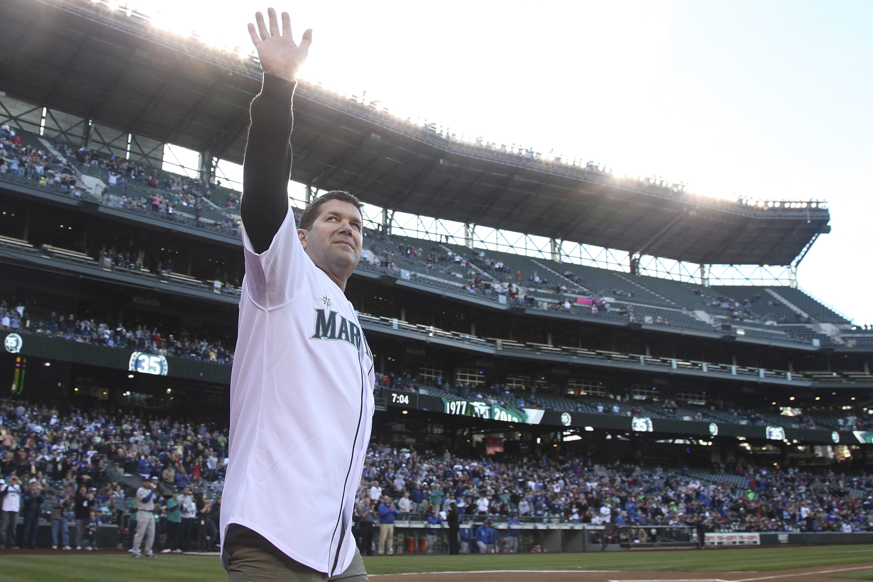 On his path to the Hall of Fame, Edgar Martinez never forgot his