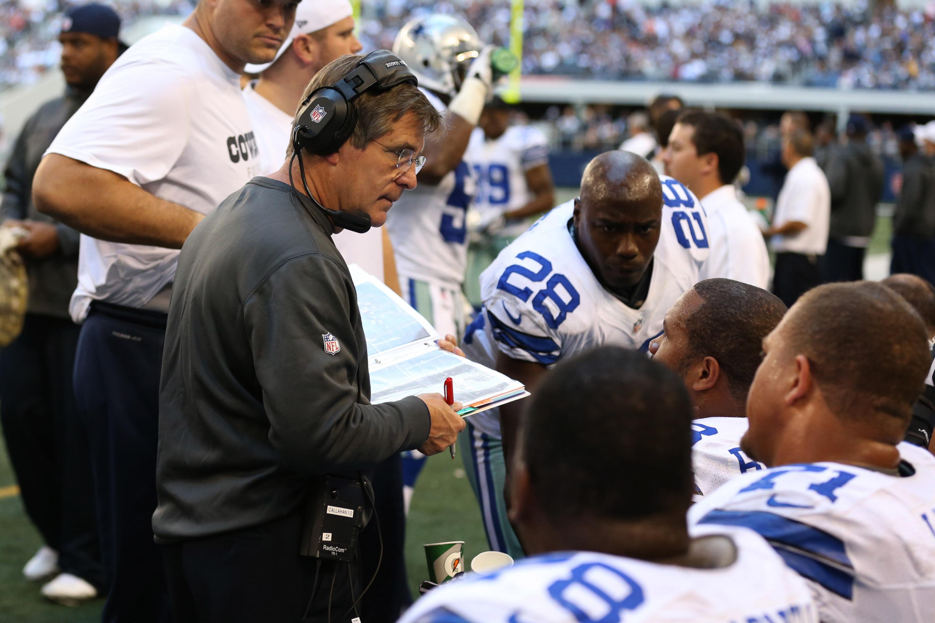 Dallas Cowboys offensive coordinator Bill Callahan, middle, talks with  quarterback Tony Romo (9) and tackle Tyron Smith (77) at the morning  walk-through practice during training camp Saturday August 9, 2014, in  Oxnard