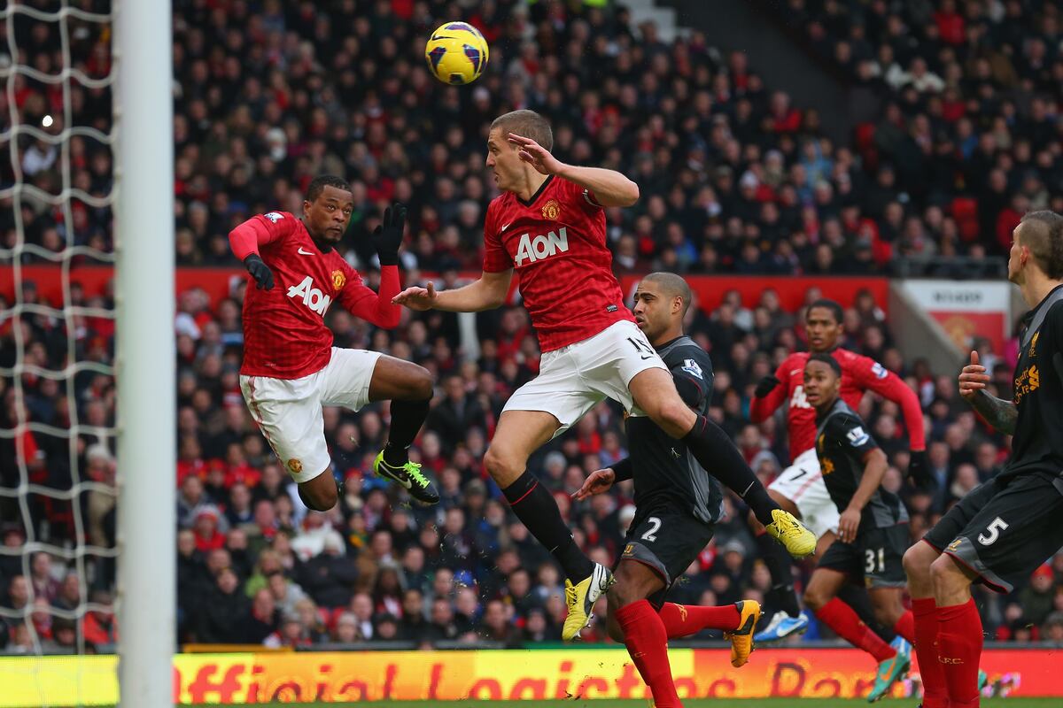 Manchester United 2 1 Liverpool Rvp Vidic Steer United Past Rivals