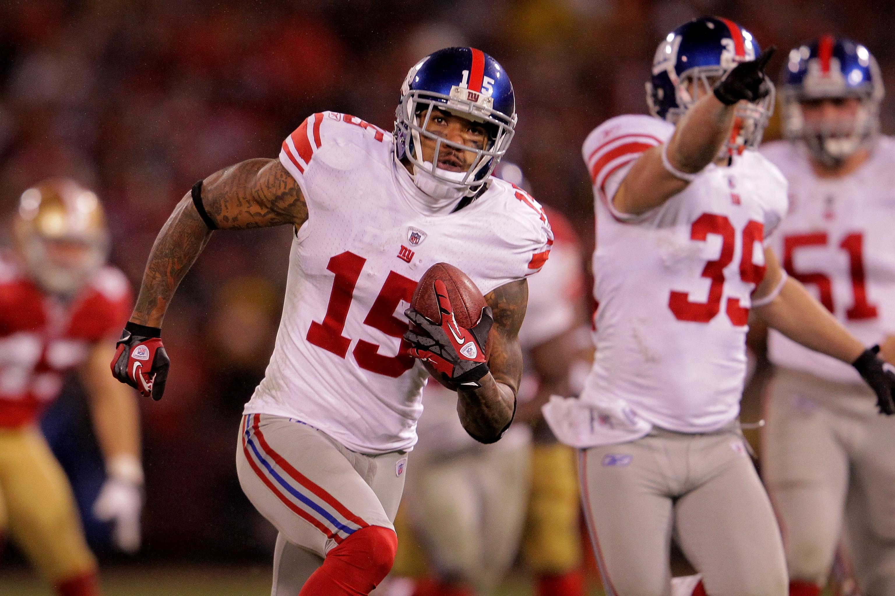 New York Giants wide receiver Devin Thomas, center, holds the