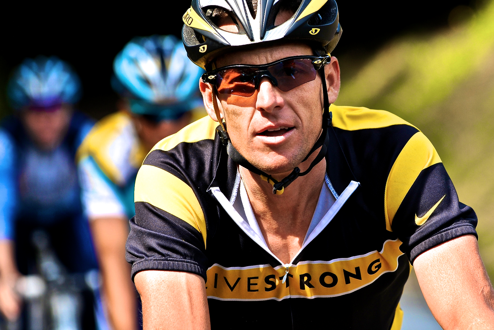Armstrong Loses Eight Sponsors in a Day
