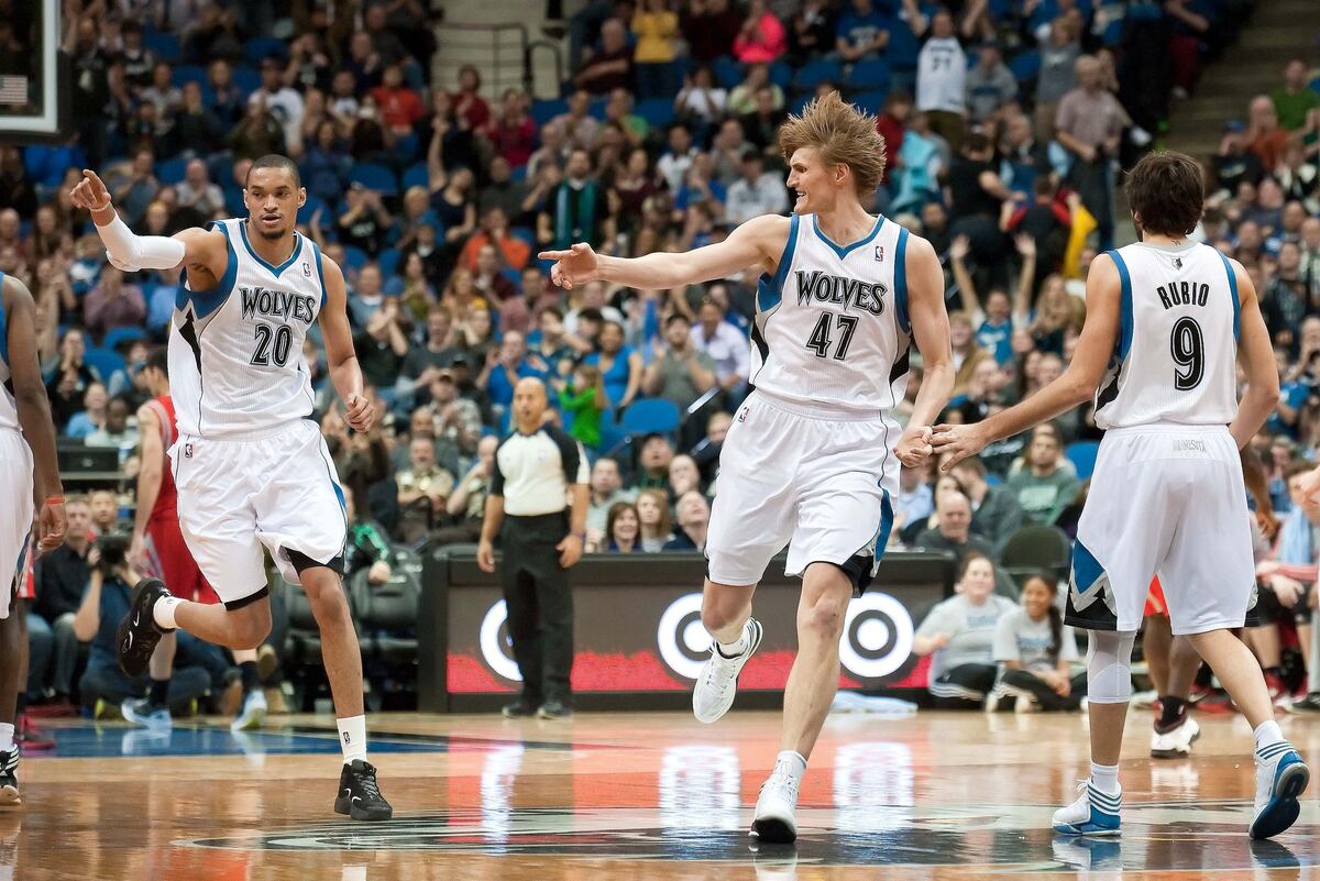 Chris Johnson Gets 10 Day Contract Puts On Show Draws Mvp Chants