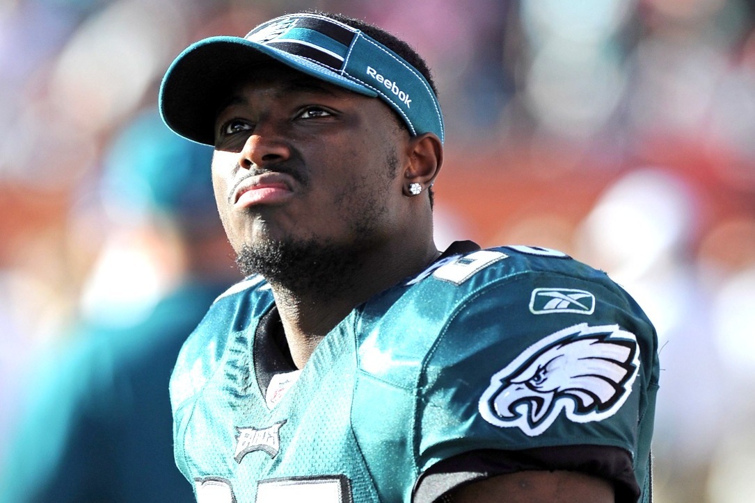 Eagles' LeSean McCoy apologizes for tweets with mother of his son