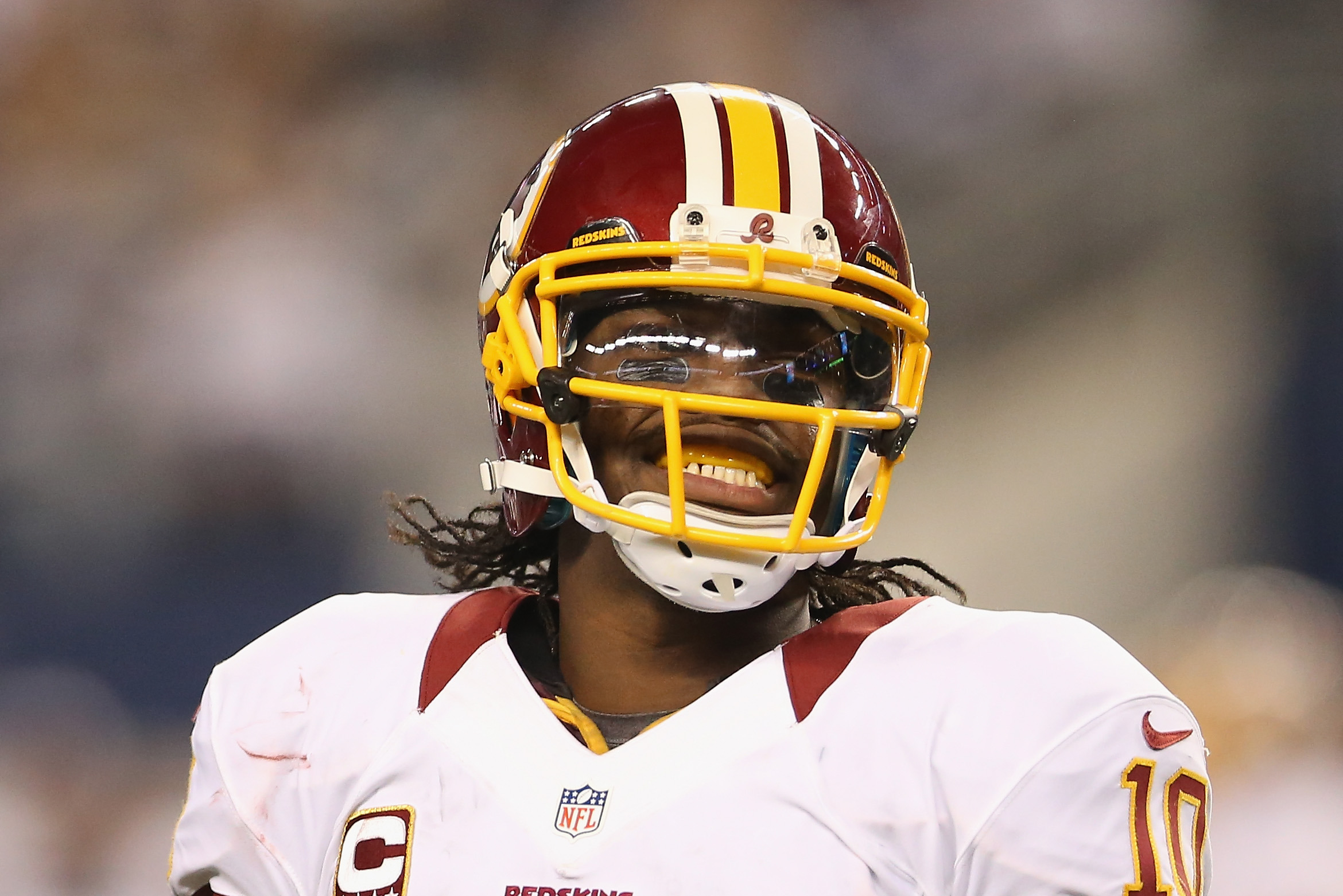 Frenetic Eagles beat RG3, Redskins 33-27