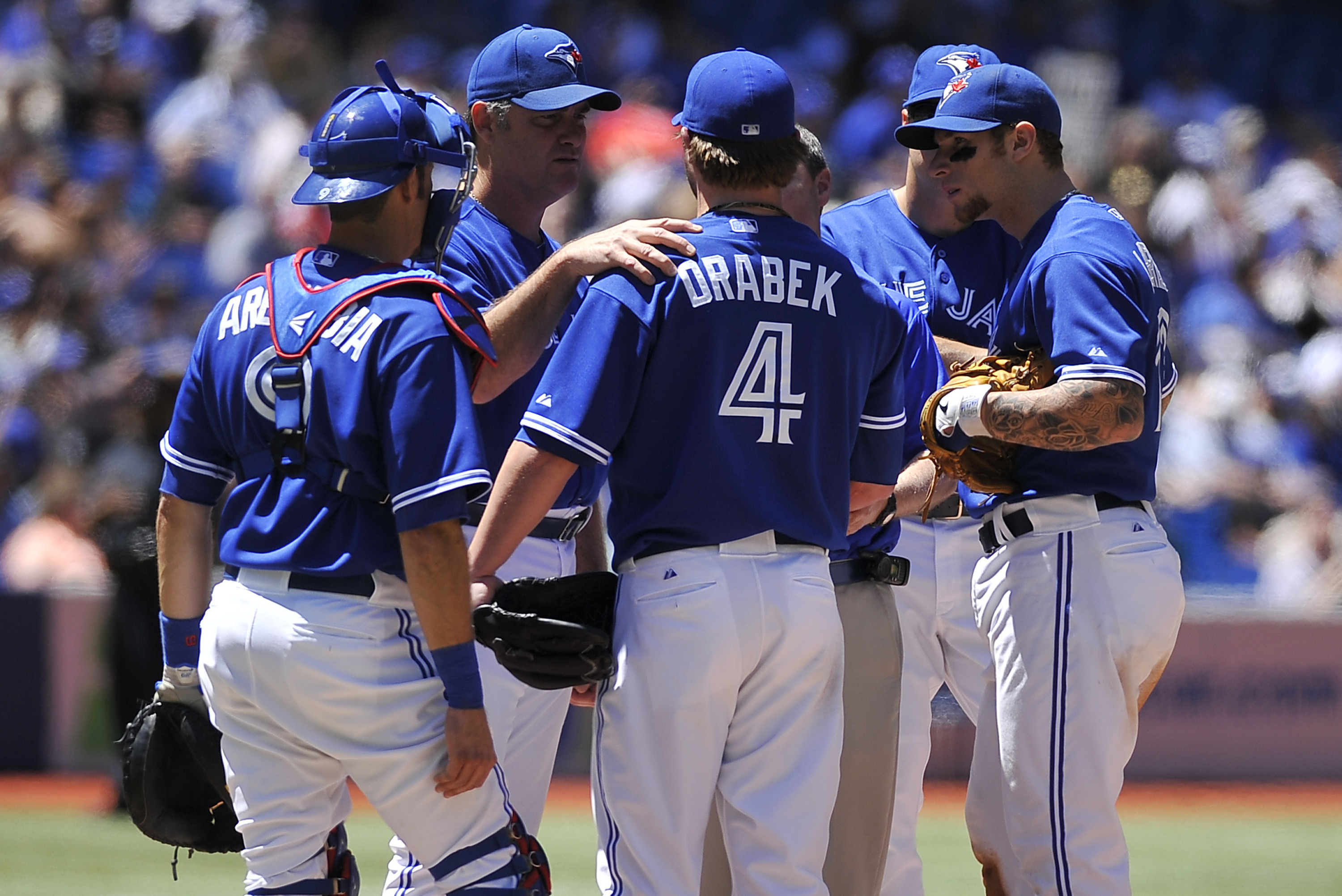 Jays closer Santos on DL with shoulder inflammation