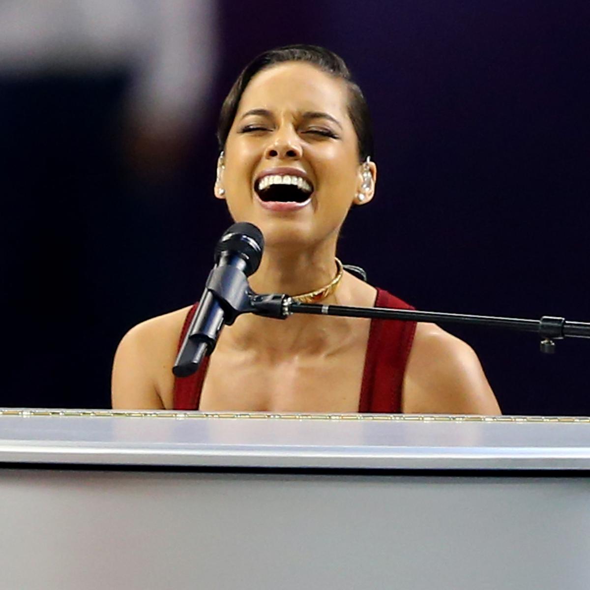 Alicia Keys National Anthem Breaking Down Singers Performance