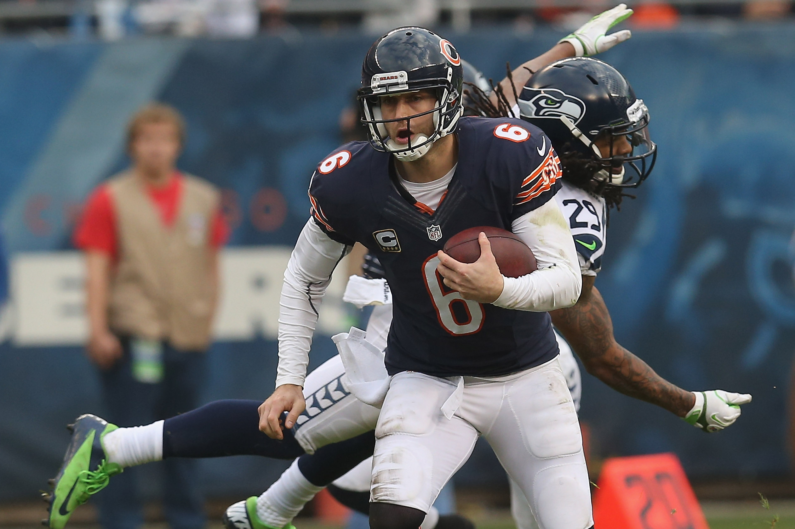 Jay Cutler leads odd offseason for NFL quarterbacks - Sports