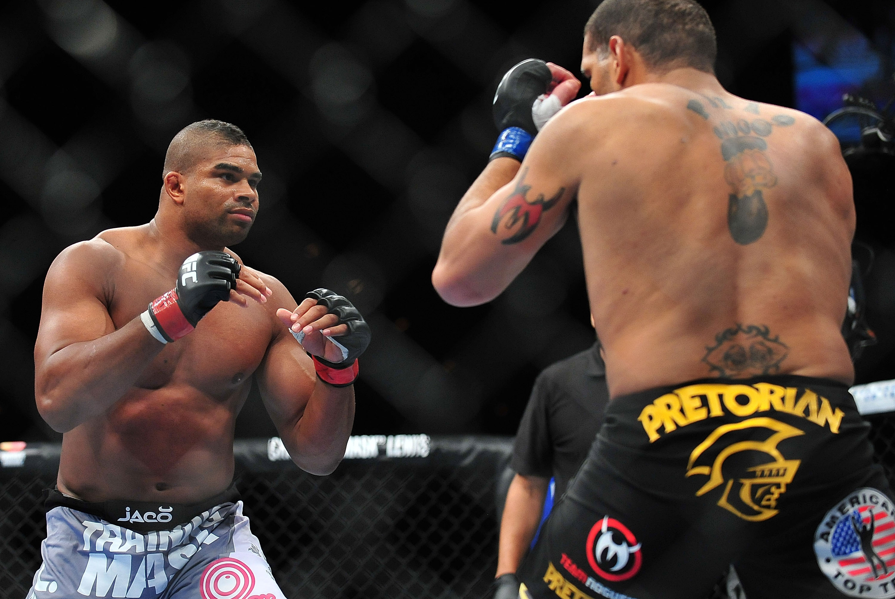 Ufc Vet Antonio Silva Suffers Tko Loss In Mma Return Protests Stoppage Bloody Elbow