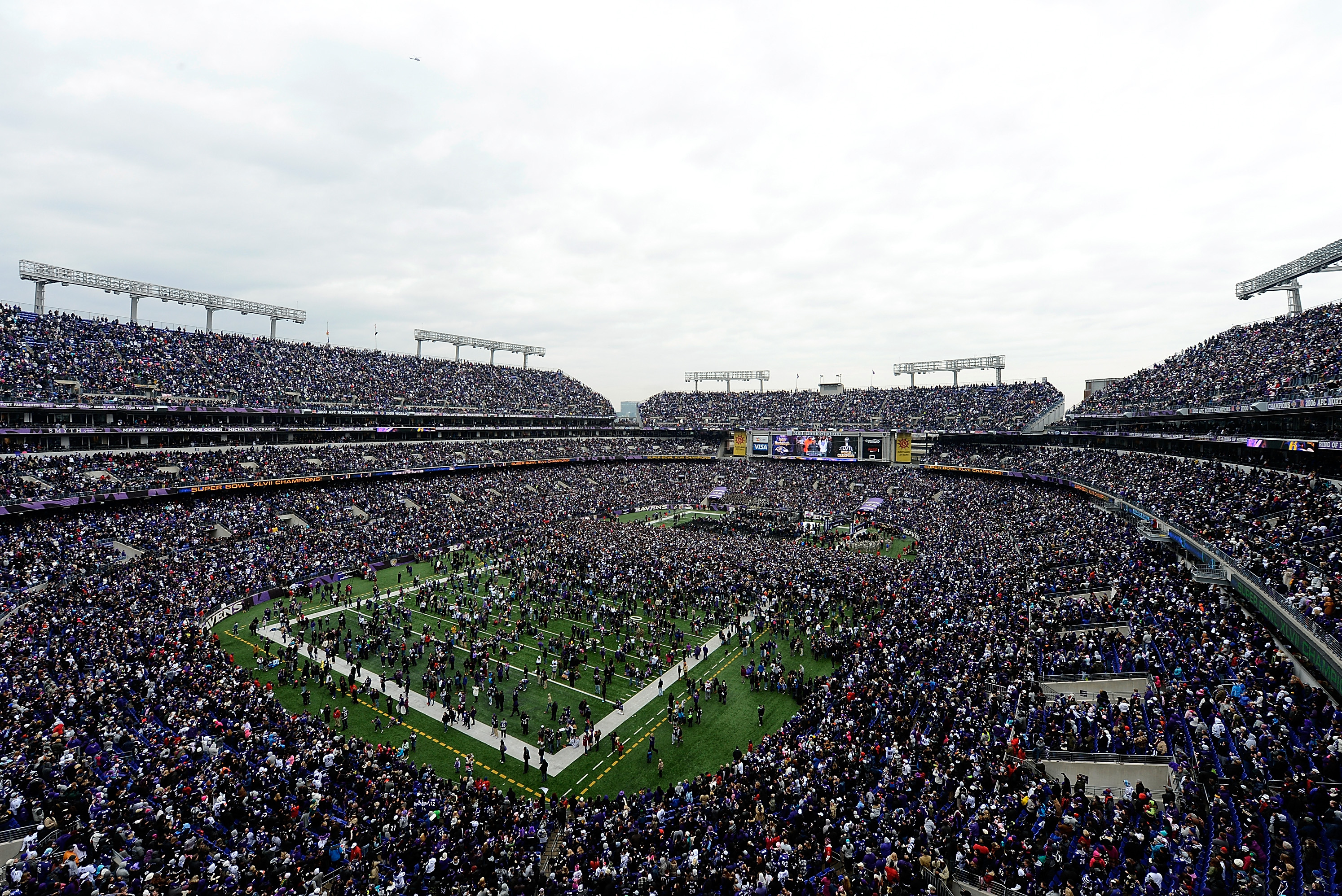 Ravens stadium, baltimore hi-res stock photography and images