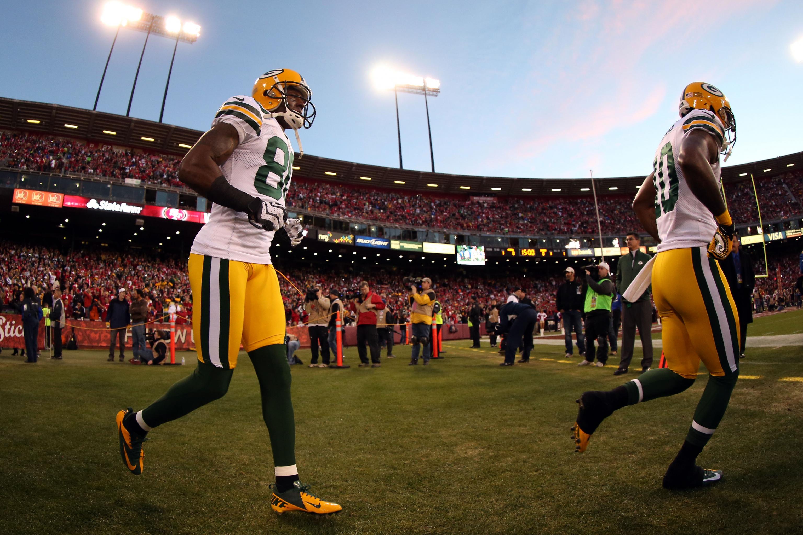 Retired Packers WR Donald Driver gets statue and street in Green