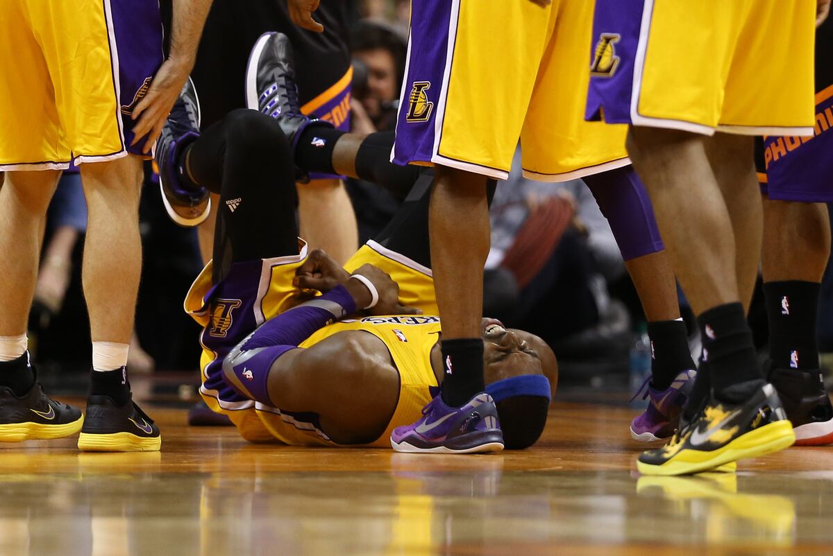 Dwight Howard Injury Lakers Have Nothing to Lose by Rushing Howard