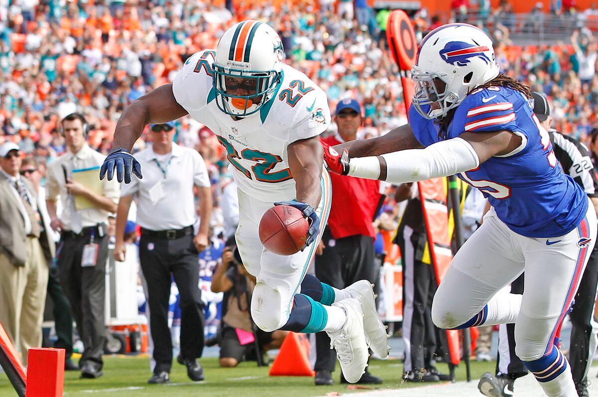 players-miami-dolphins-absolutely-must-re-sign-this-offseason-news