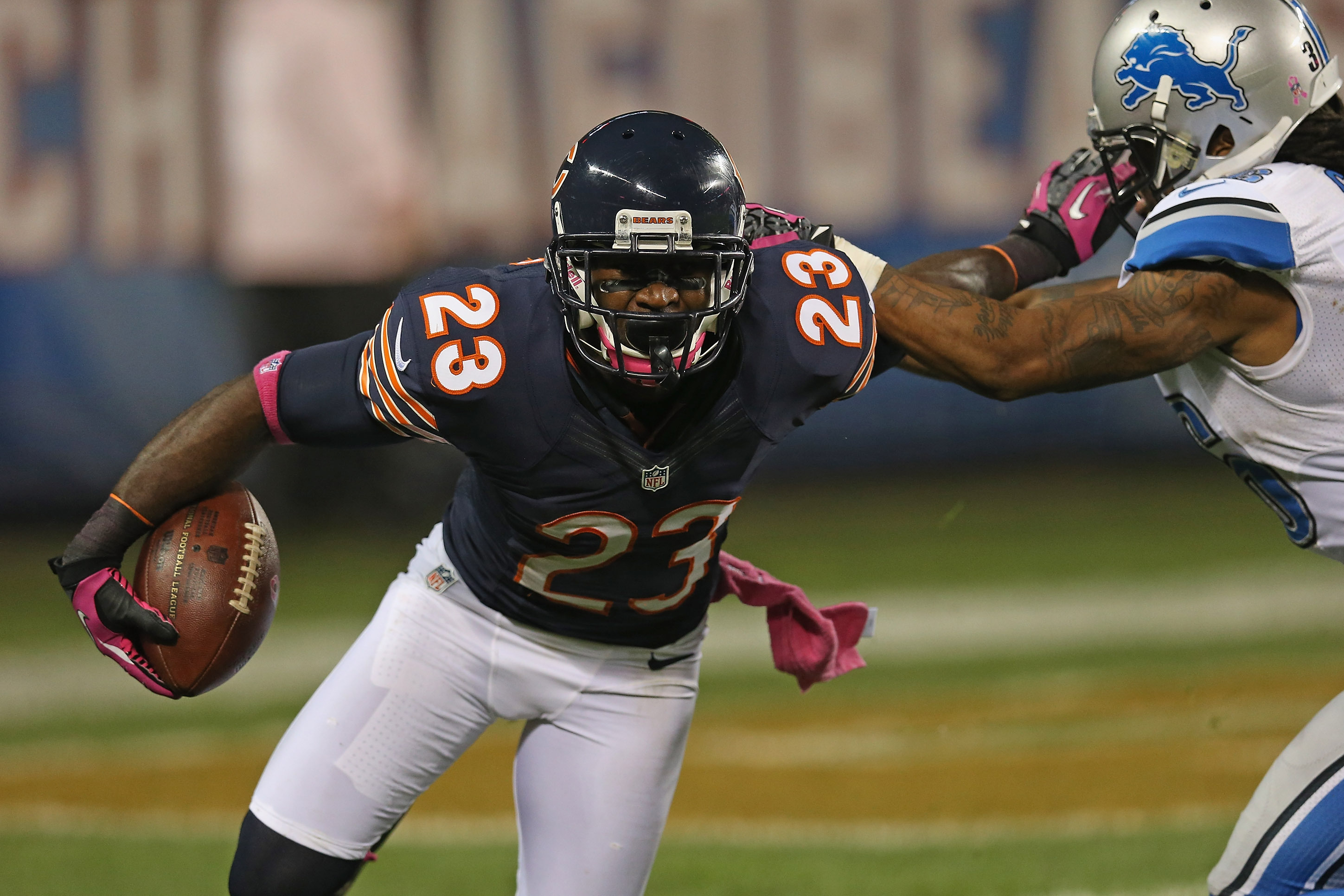 Chicago Bears wide receiver Devin Hester (23) carries the ball