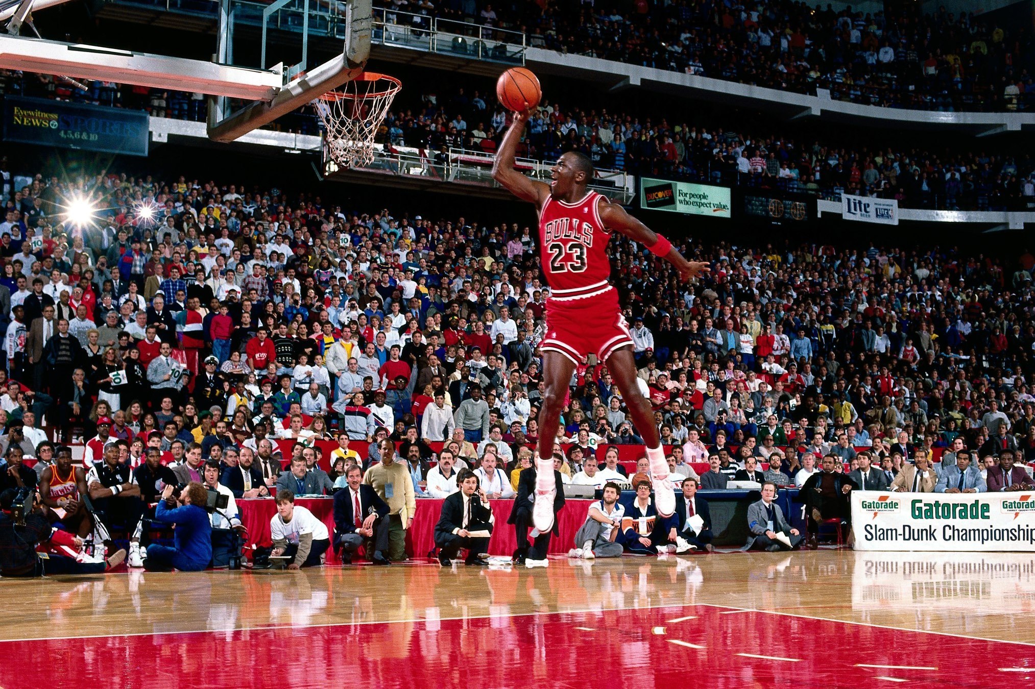 23 VS. 39  Michael Jordan Gatorade Commercial : r/nba