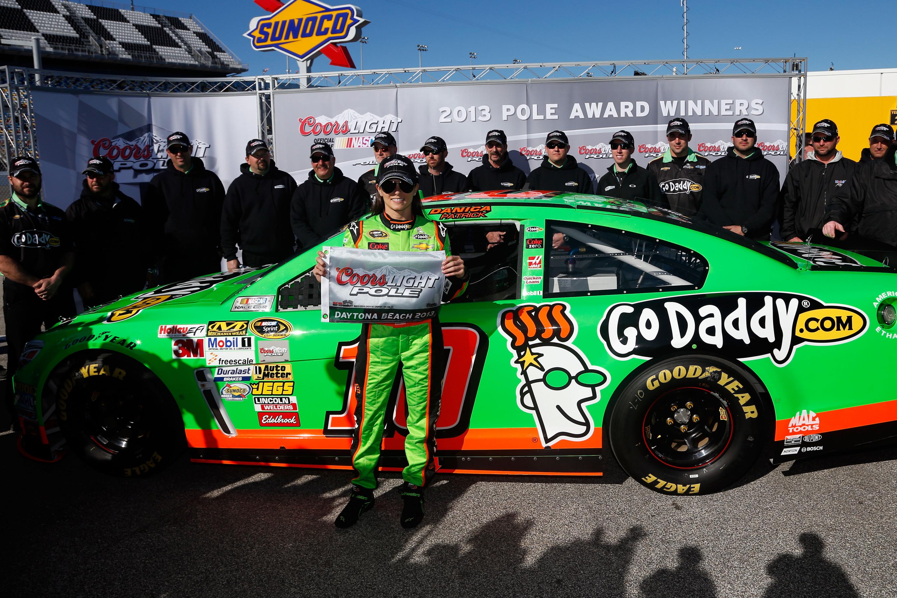 Danica Patrick Puts Nascar On Notice That She S Serious With Daytona 500 Pole Bleacher Report Latest News Videos And Highlights