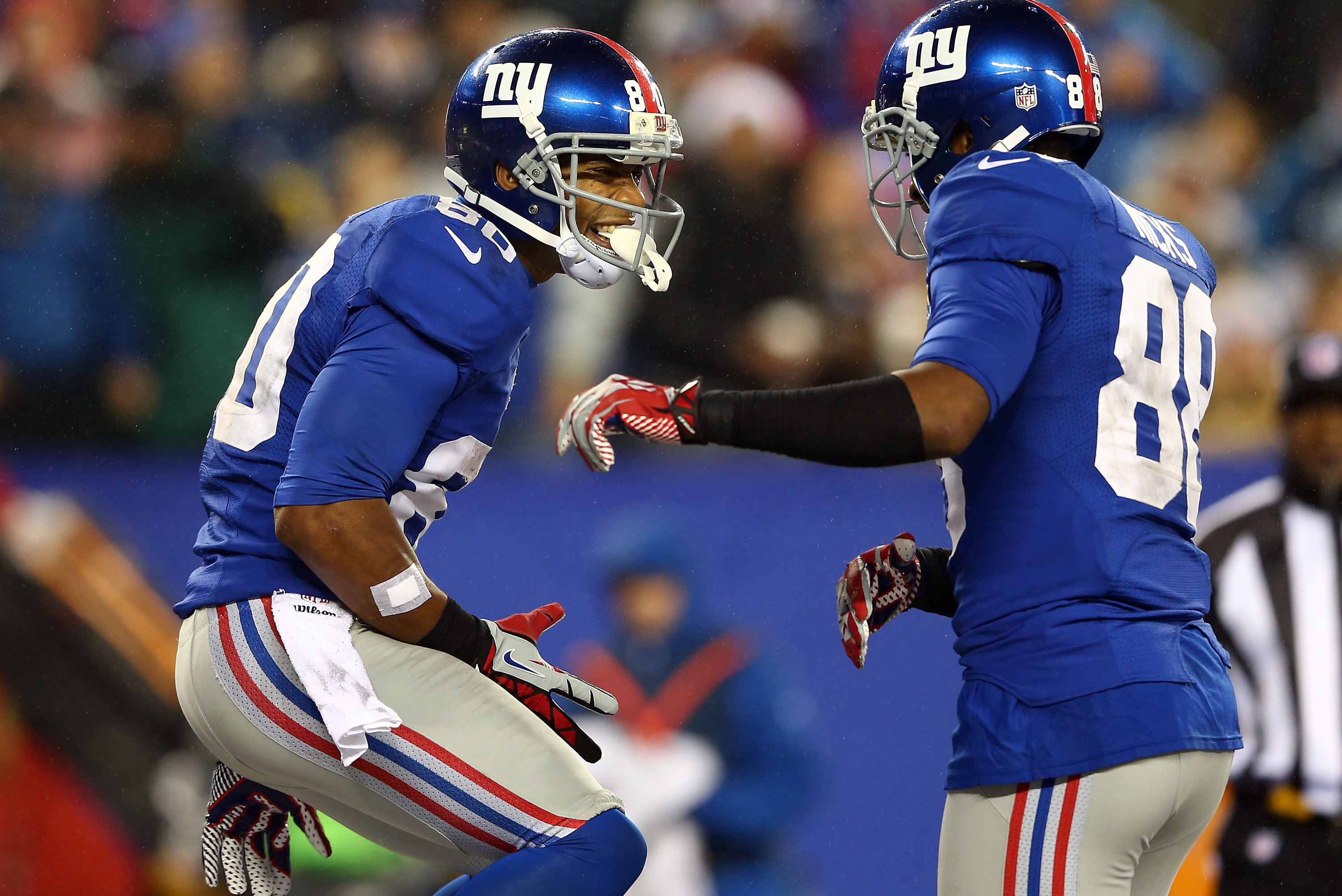 New York Giants wide receiver VICTOR CRUZ celebrates his 34 yard catch