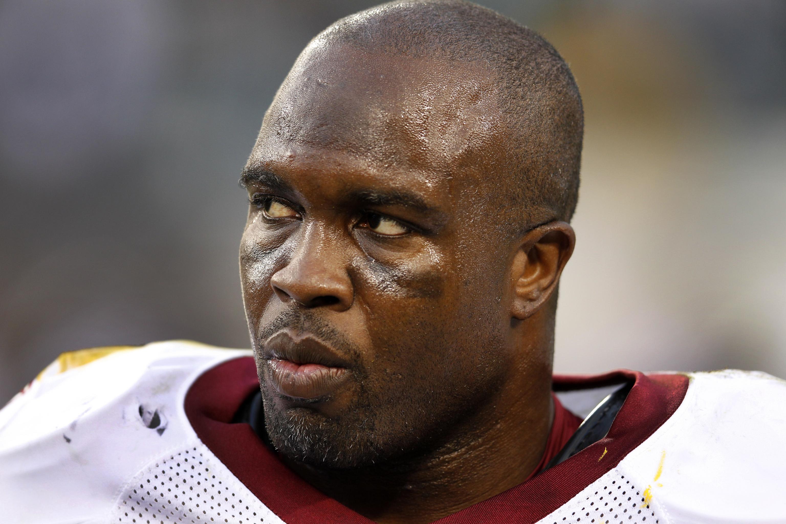 Washington Redskins linebacker London Fletcher (59) argues a