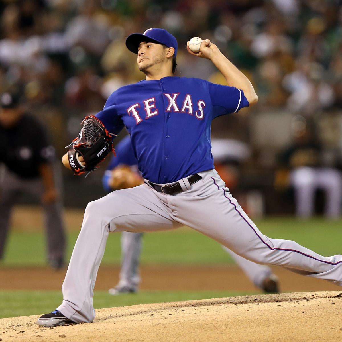 2M2ay 10 2022: Texas pitcher Martin Perez (54) throws a pitch during the  game with Kansas