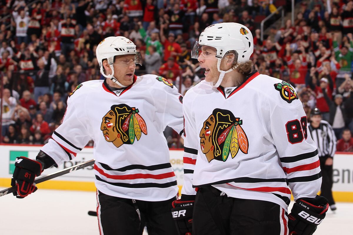 Blackhawks Extend Historic Point Streak to 22 Straight Games with