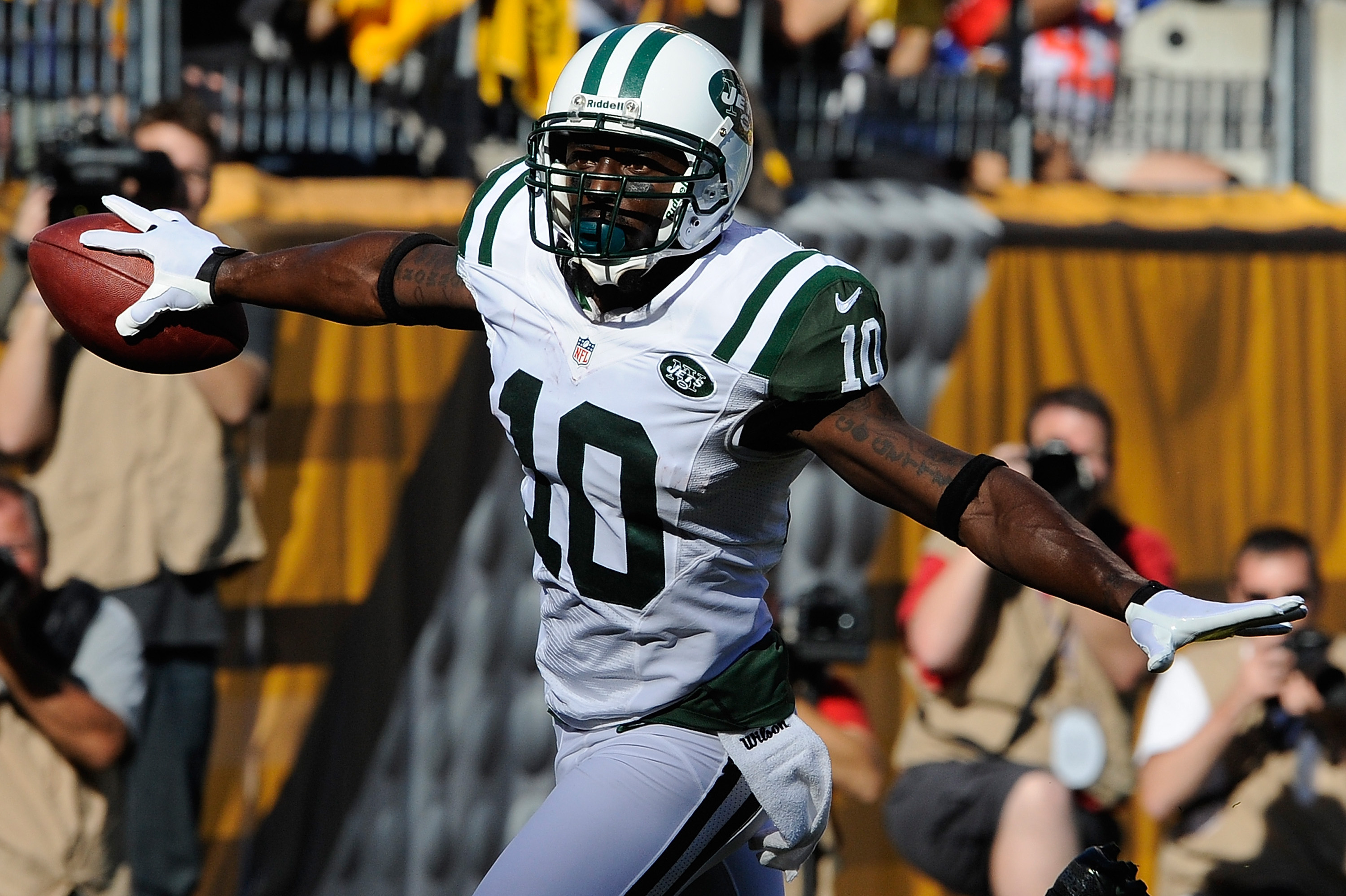 New York Jets wide receiver Santonio Holmes out for the season 