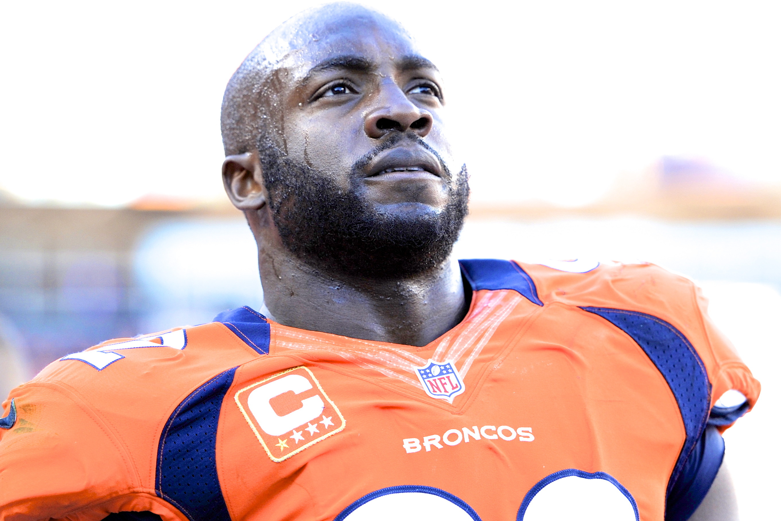 Elvis Dumervil Loses $8 Million in Fax Fiasco, Wants to Stay in Denver