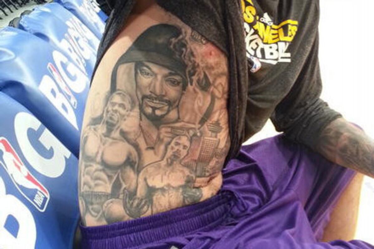 LA Lakers Center Robert Sacre Has Incredible Torso Tattoo of Snoop Dogg and DMX | Bleacher ...