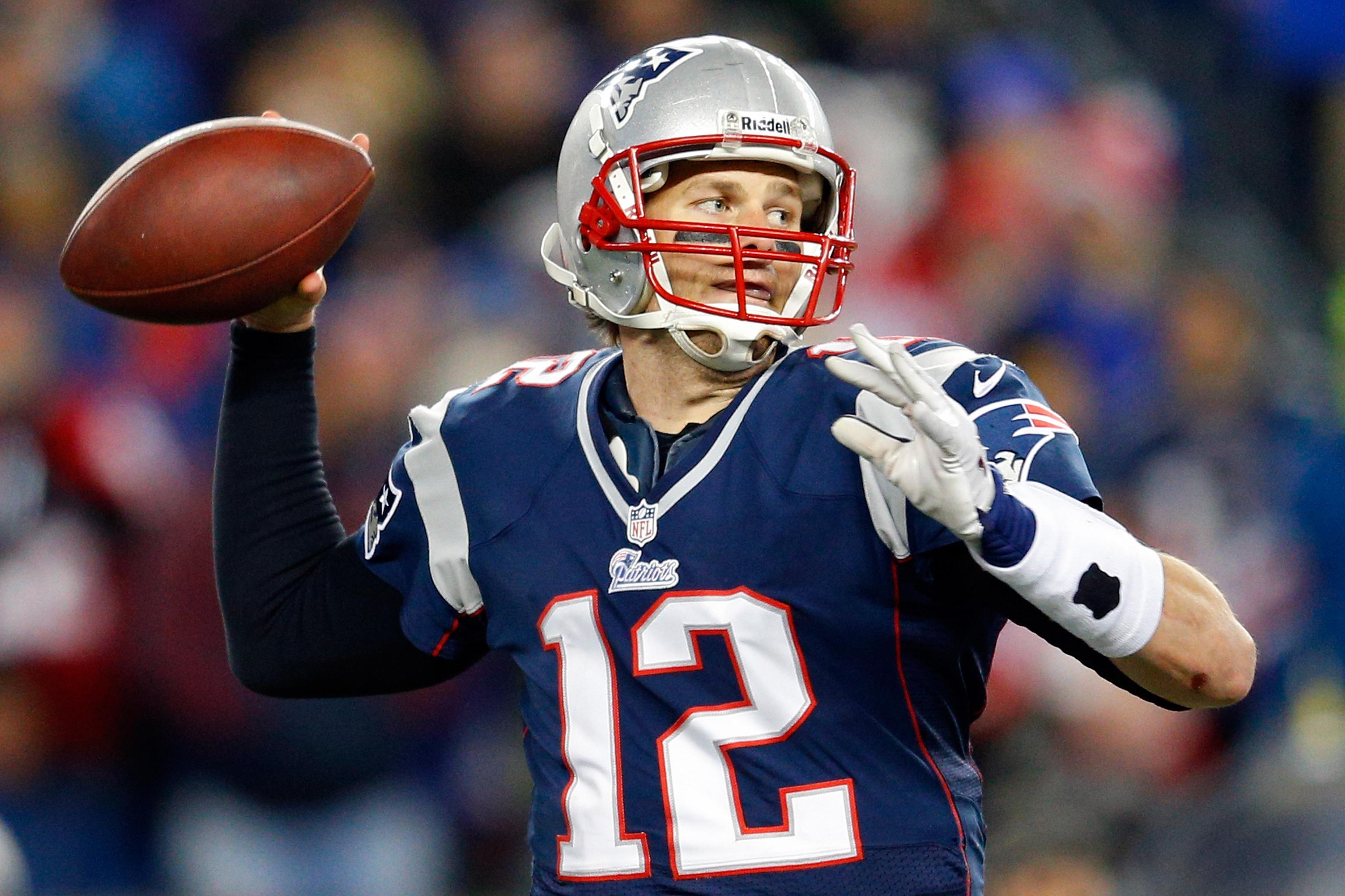 609 Tom Brady Hit Stock Photos, High-Res Pictures, and Images