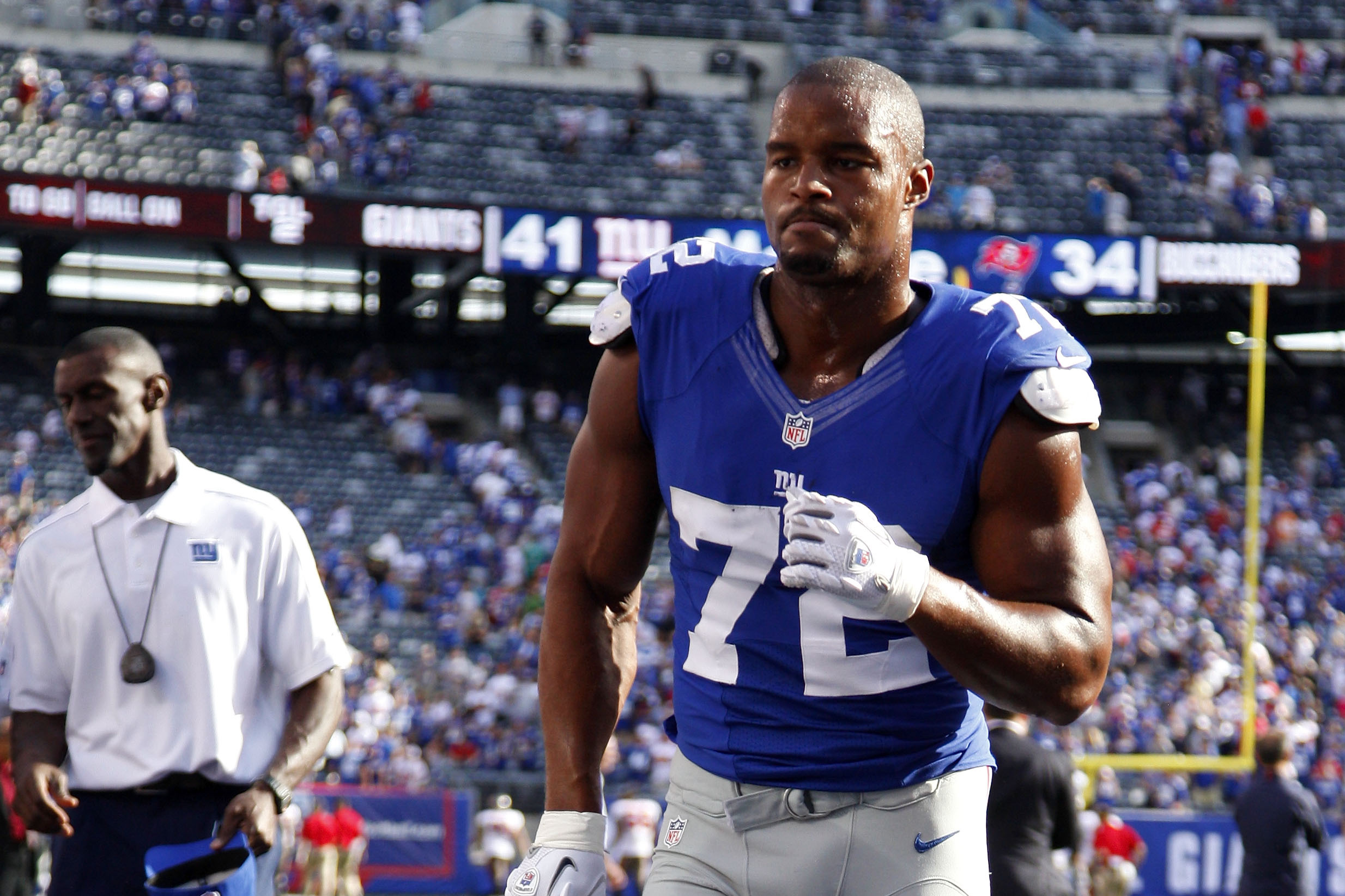 Osi Umenyiora Strikes Deal to Play for the Falcons - The New York