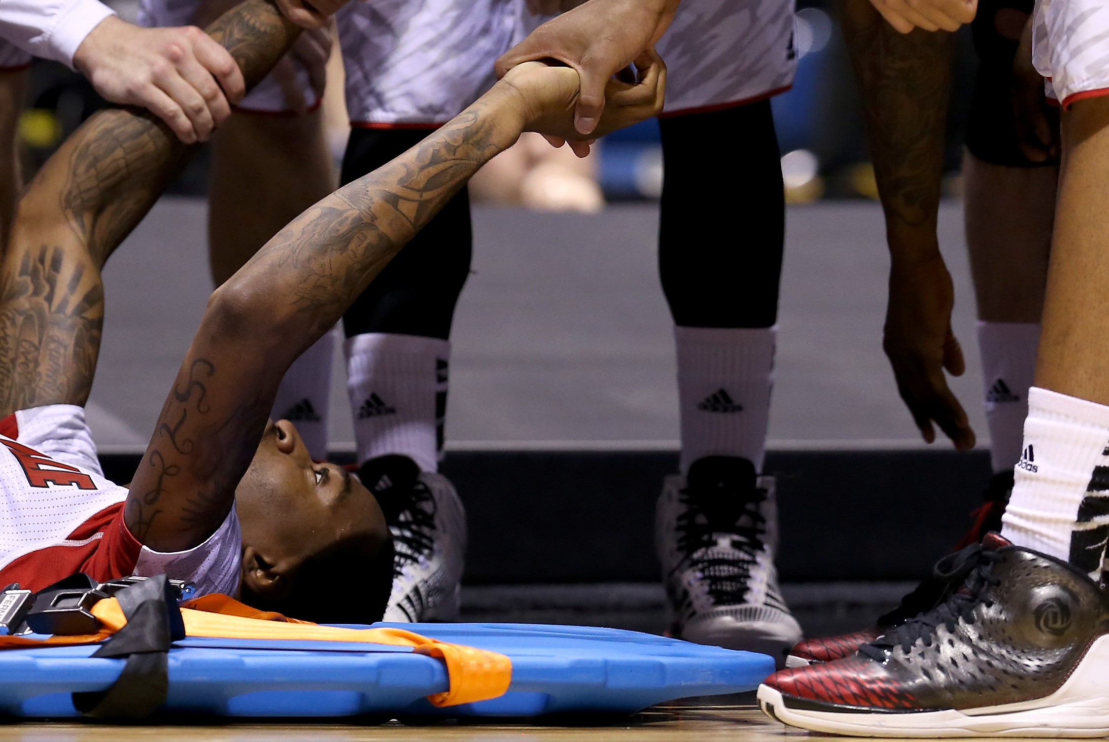 basketball player broken leg