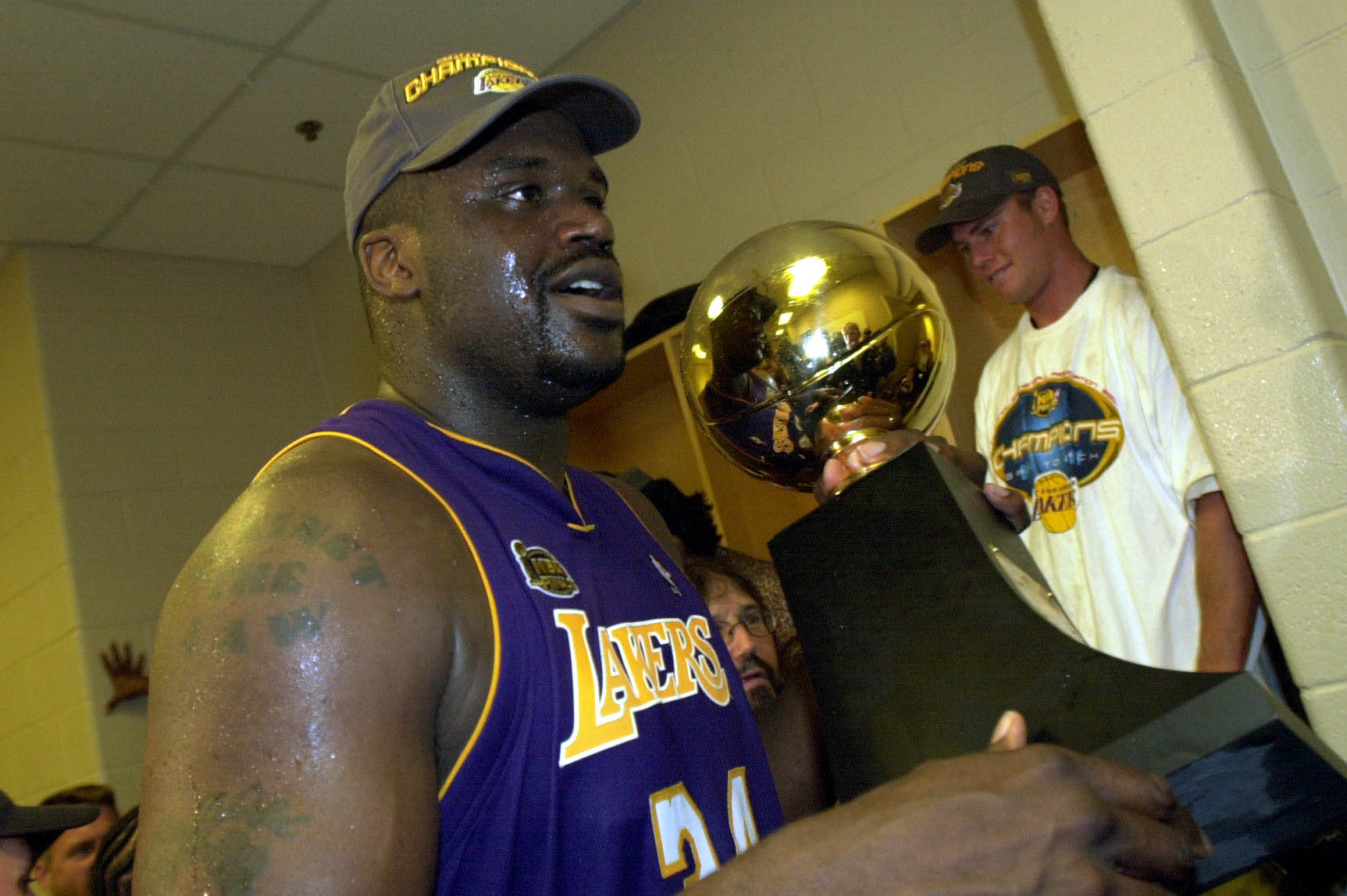 Shaquille O'Neal's retired Lakers jersey is backward, and it's not supposed  to be