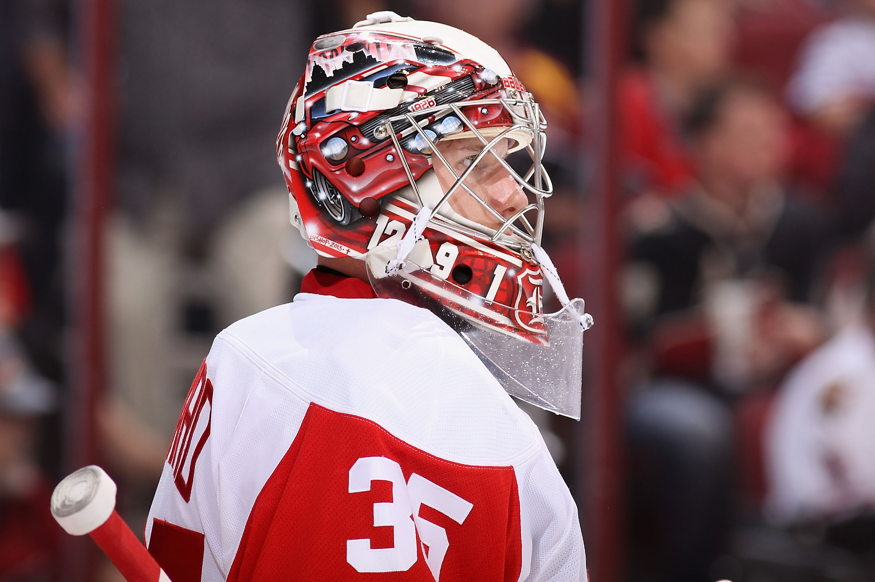 Detroit Red Wings' Jimmy Howard buys N95 masks for local hospital