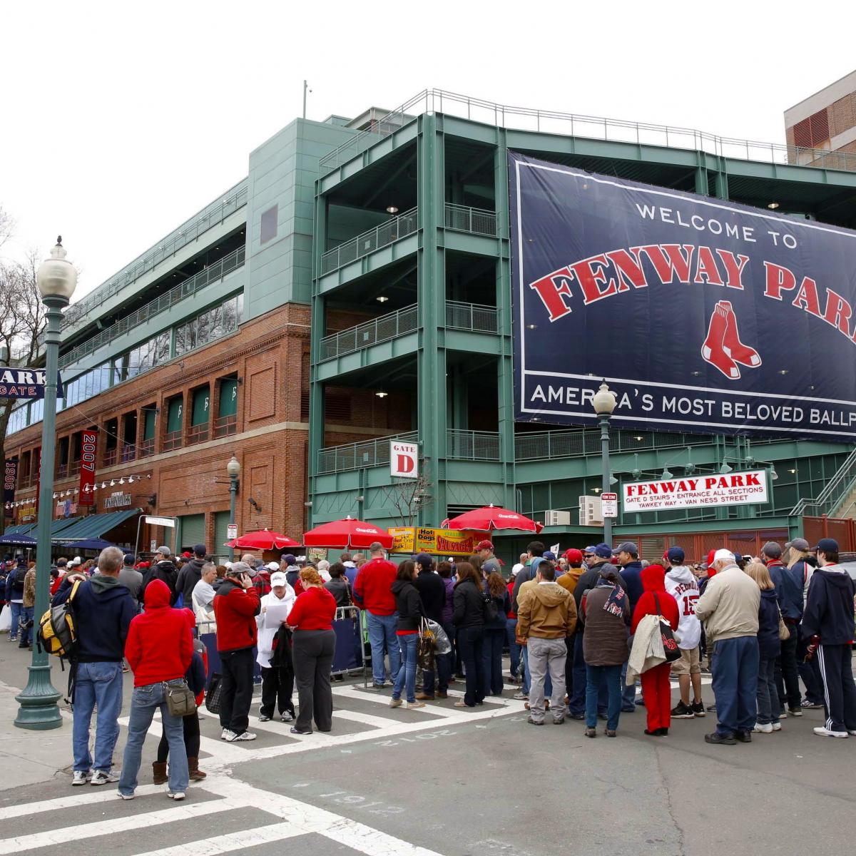 Red Sox and Bruins games postponed as manhunt for suspect in Boston  Marathon bombing shuts down the city – New York Daily News