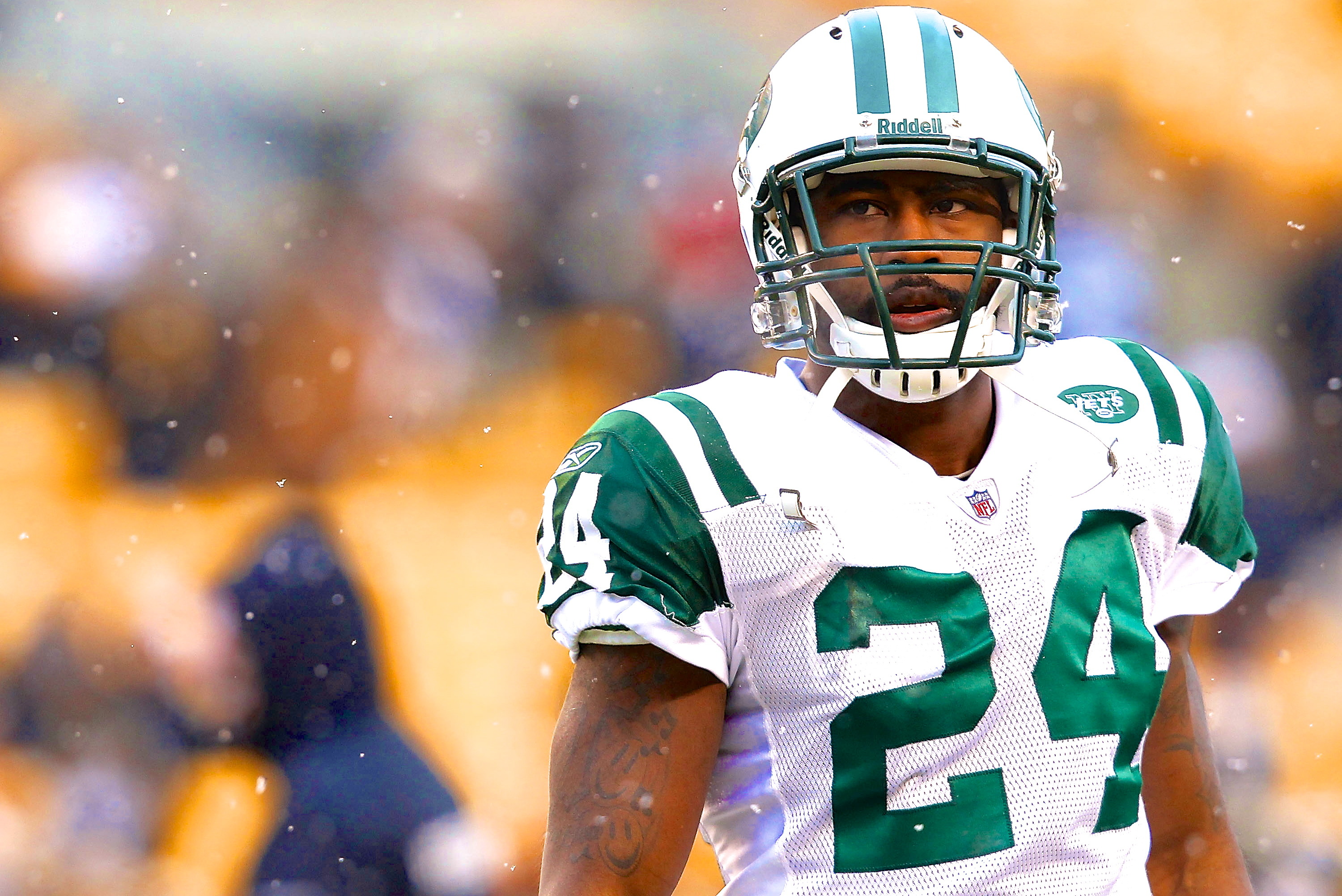 Jets trade CB Revis to Buccaneers - Sports Illustrated