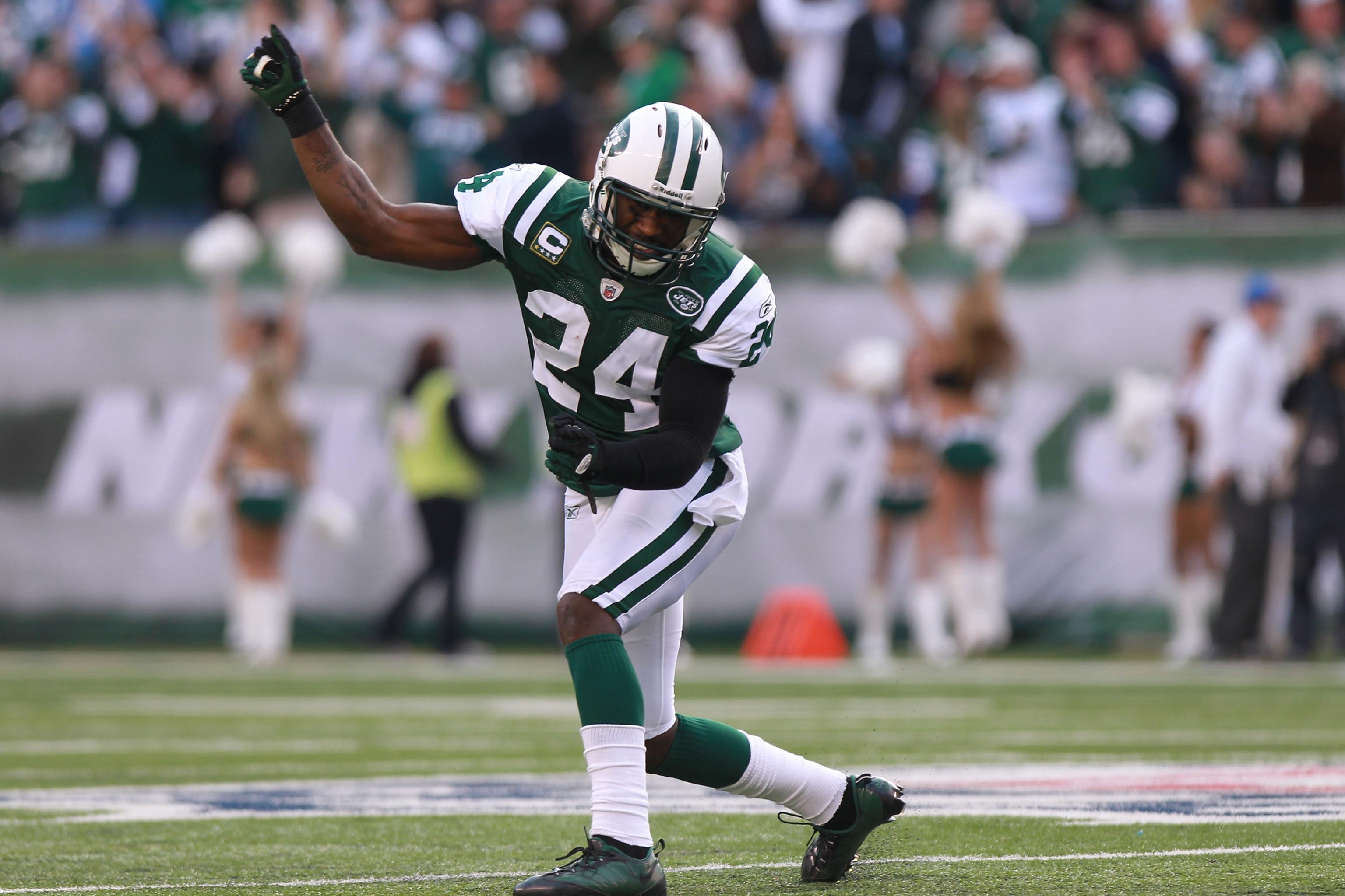 Darrelle Revis trade: Bucs send two picks to Jets, sign Revis to