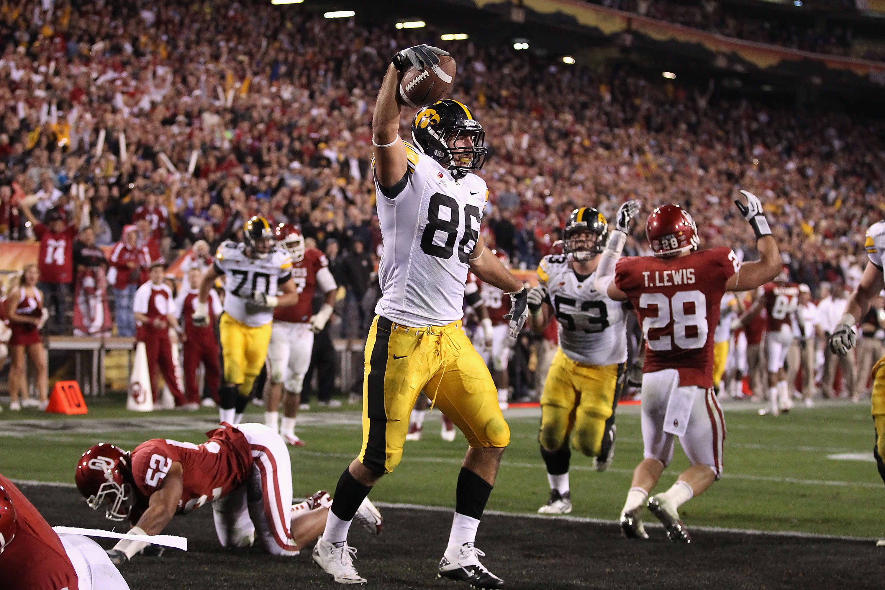 Tight ends highlight Iowa's NFL presence in Week 1 - The Daily Iowan