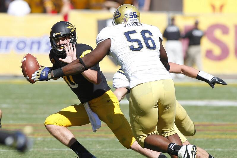 Datone Jones Adds Quickness And Versatility To The Pack S Defense