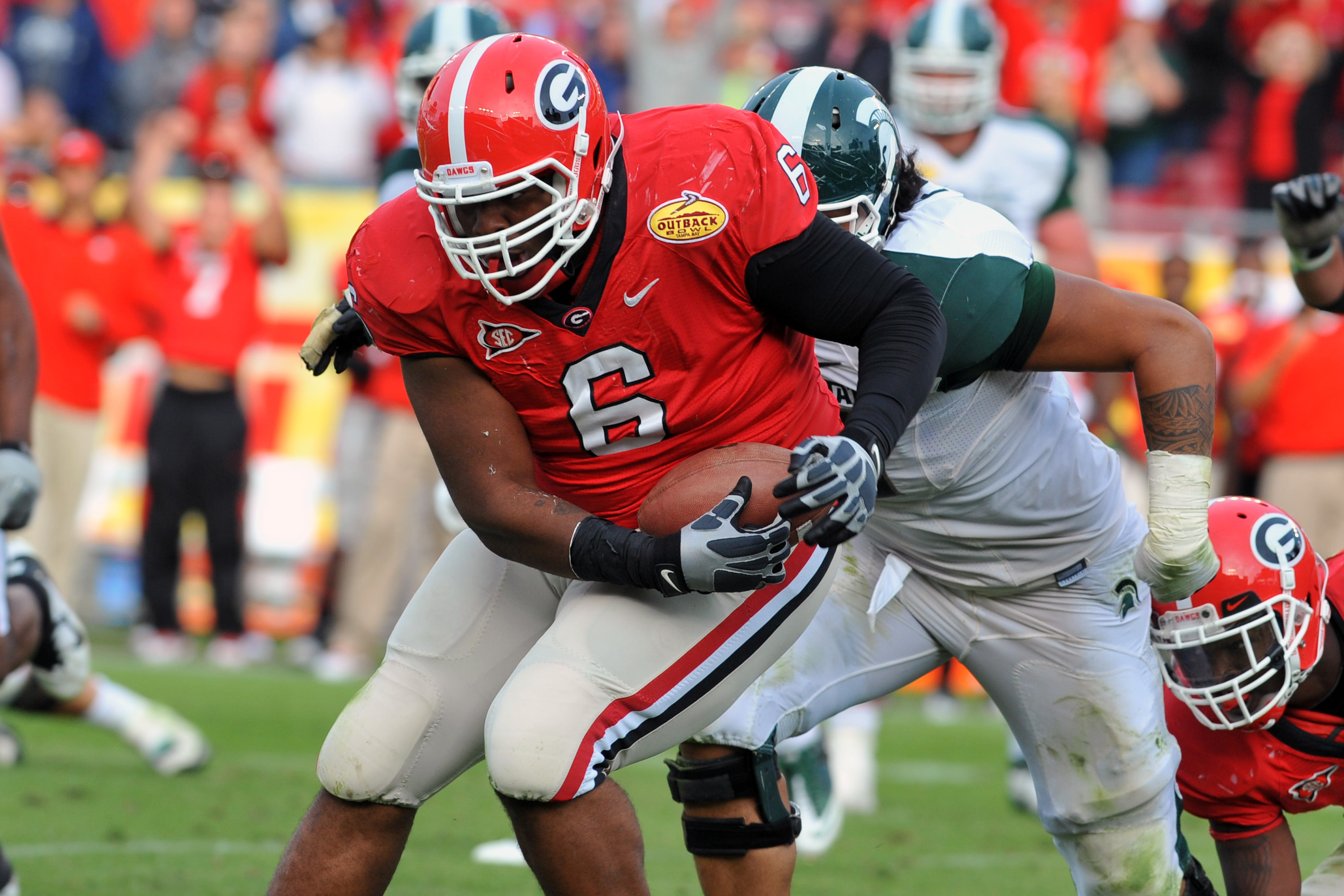 Akiem Hicks Breaks Down How to Make O-Linemen Look SILLY