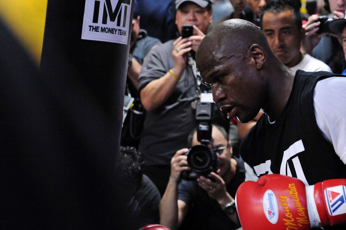 Mayweather vs. Guerrero Is Huge Trap Fight for Money Team After Long