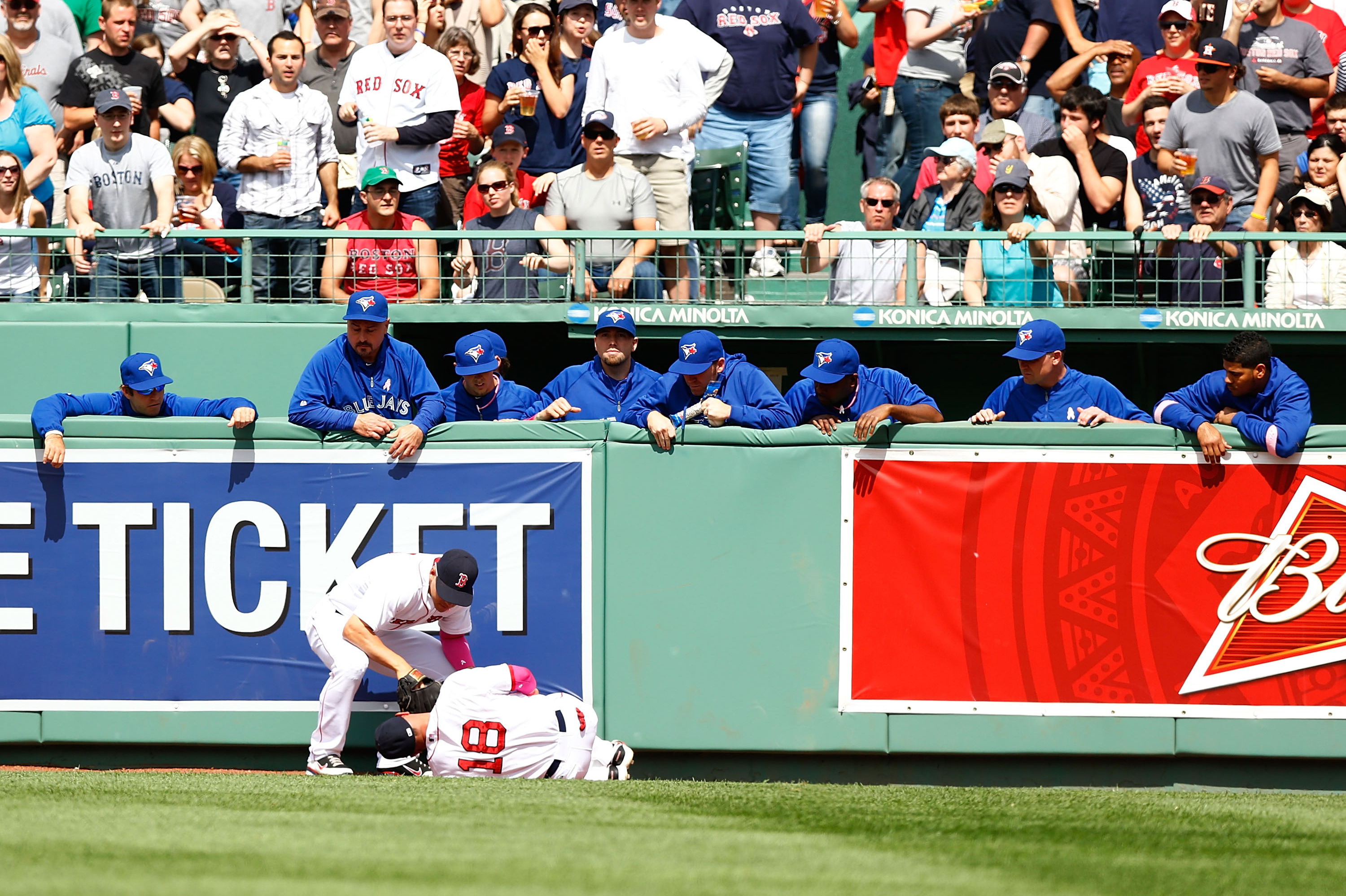 Shane Victorino injury: Red Sox outfielder taken to hospital after