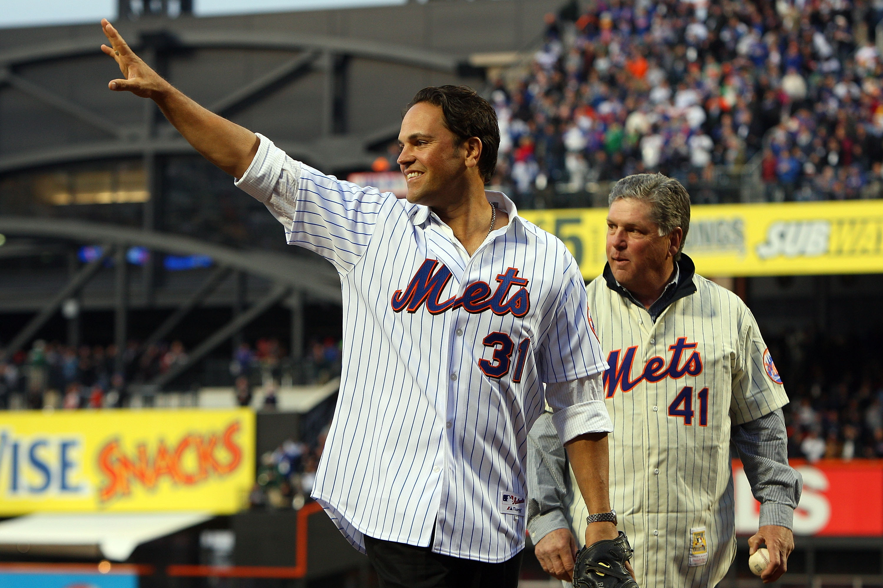 The Mets Celebrate a Memorable Mike Piazza Moment - The New York Times