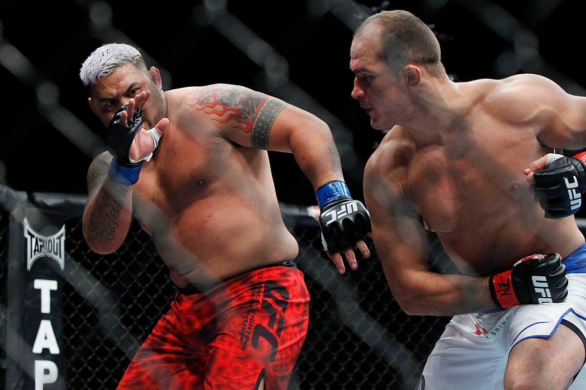 UFC 160 Results Mark Hunt Posts Picture of Fractured Toe After 6