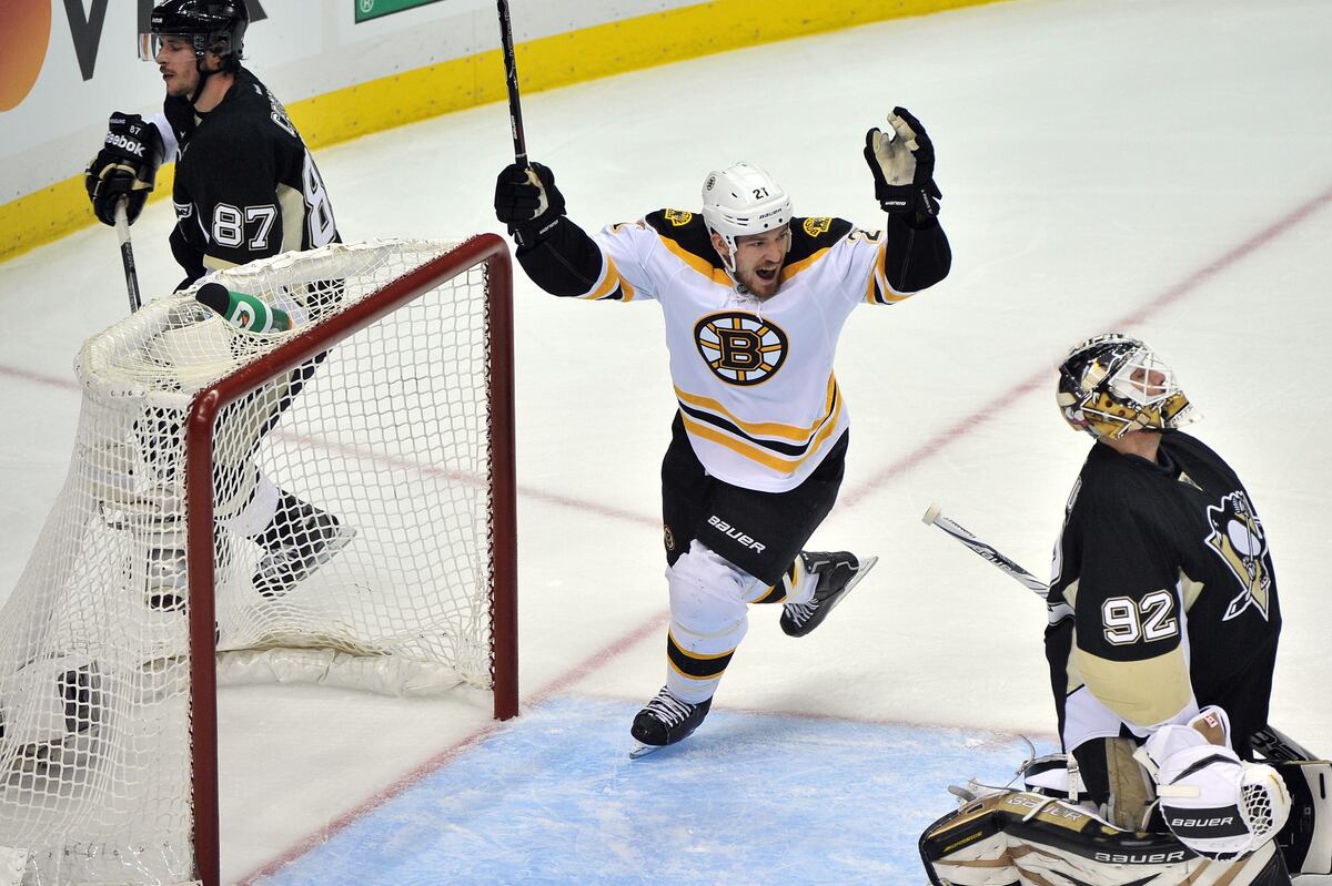 Bruins vs. Penguins Grit Silences Glamor as Boston Grabs Lead in East
