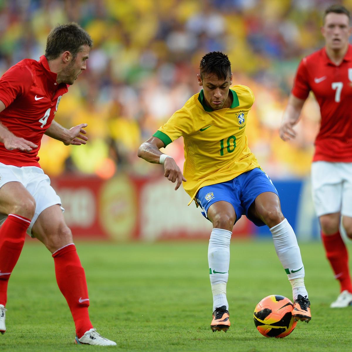 Бразилия англия футбол матч. Бразилия Роналдиньо против Англии. Англия Бразилия. Бразилия против Англии. Бразилия Англия 2013 год 2:2.