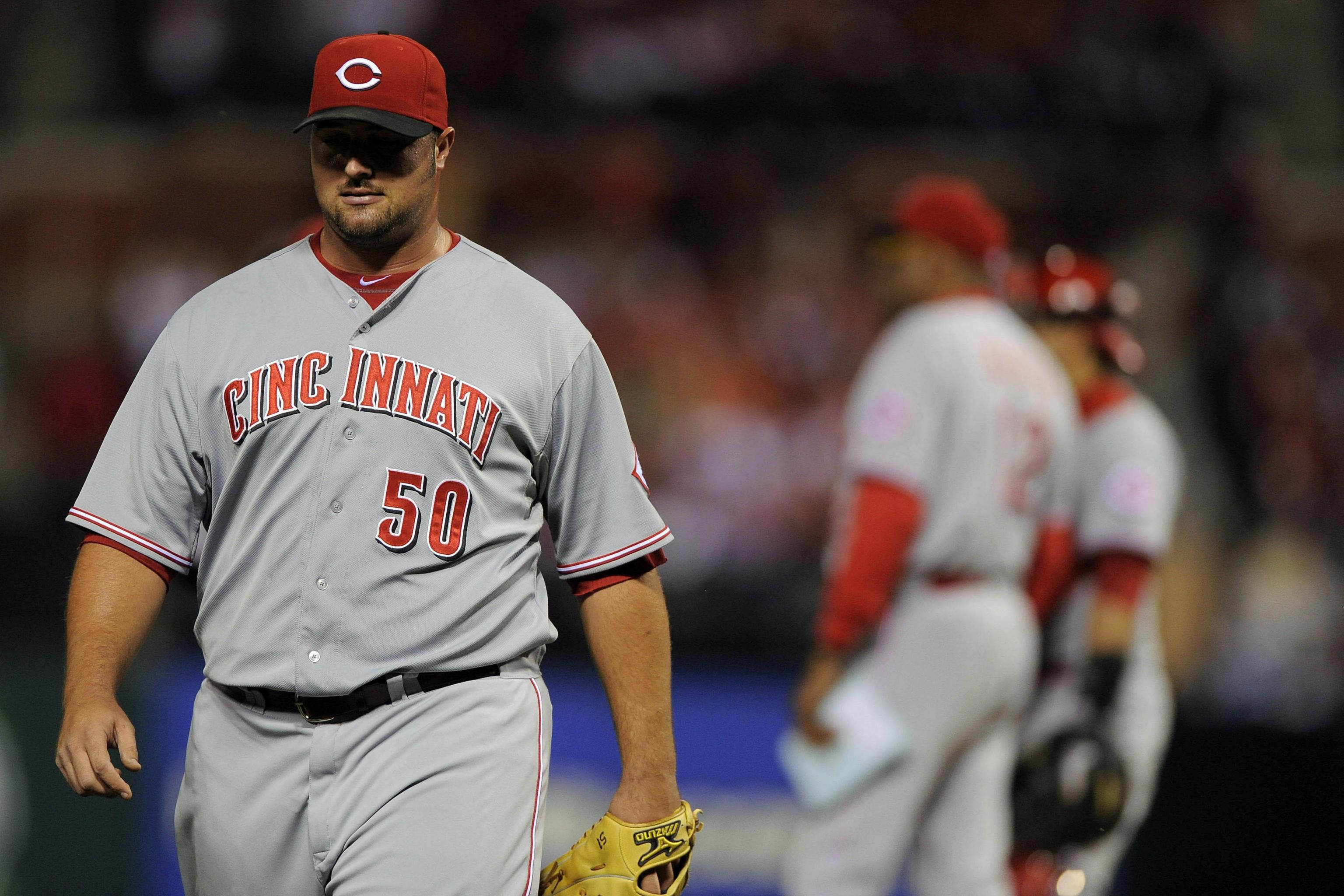 Reds slip by Pirates, tighten NL Wild Card race 