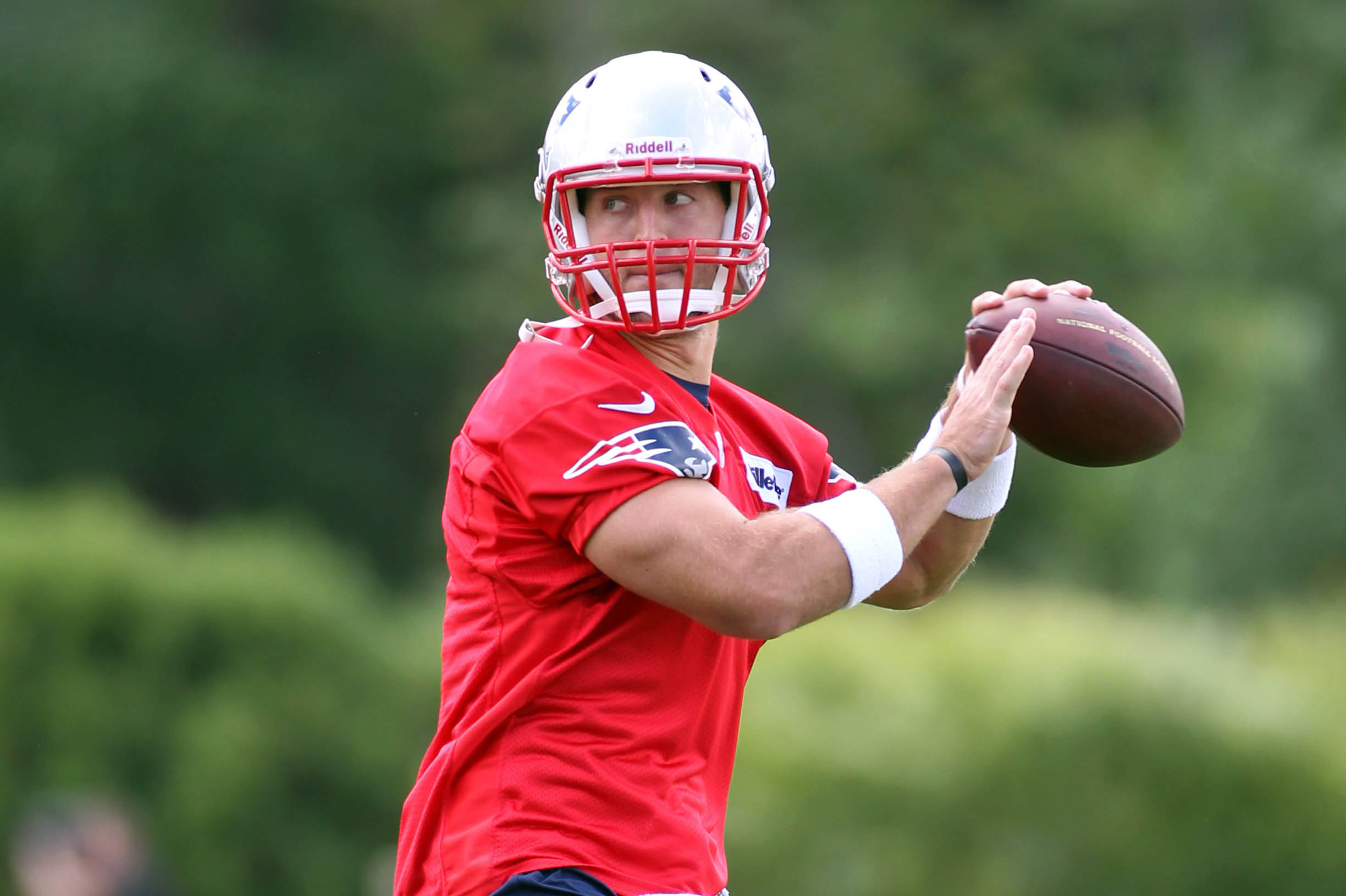 Here's The Advice Tim Tebow Gave Tom Brady About Looking After Aaron  Hernandez