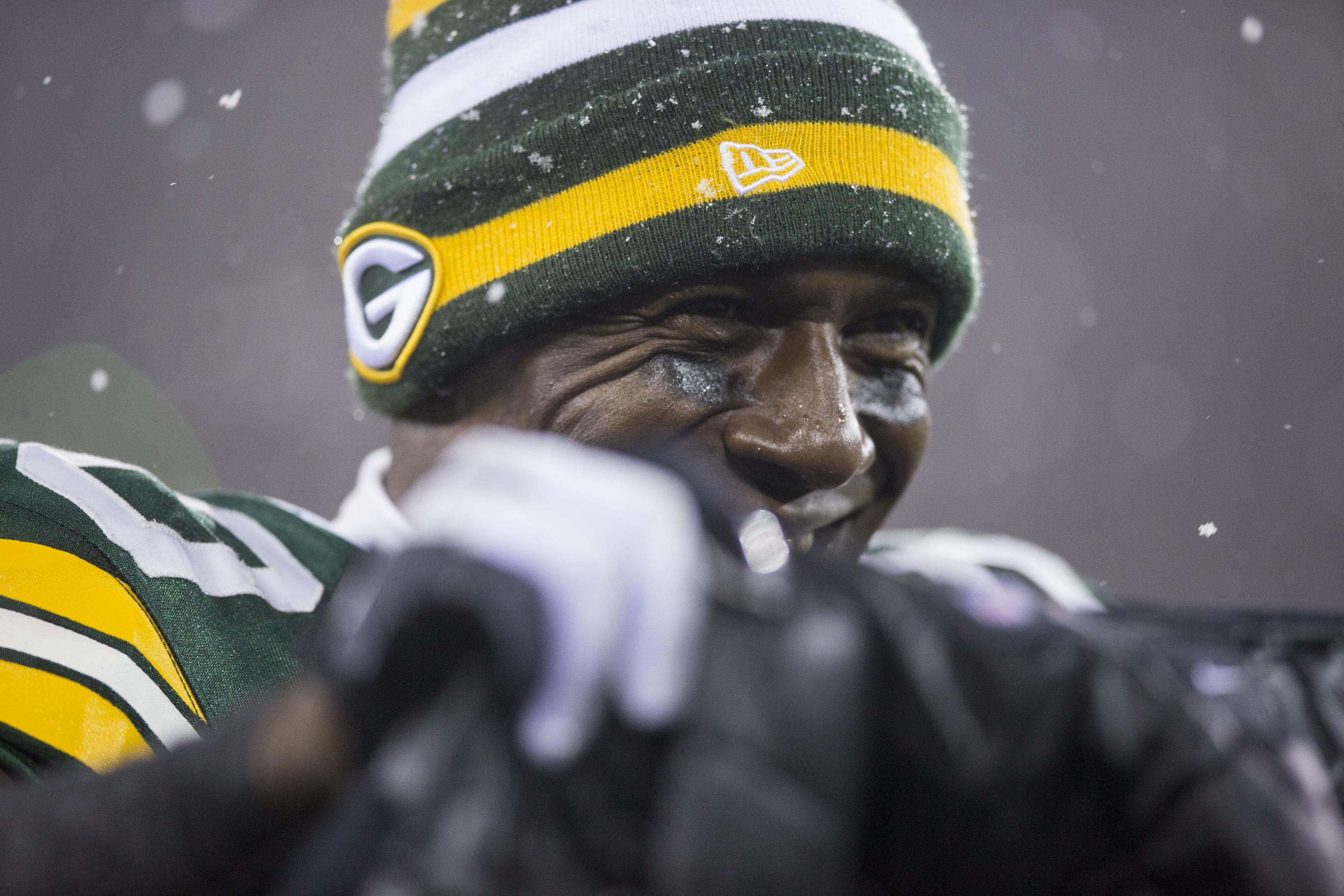 Retired Packers WR Donald Driver gets statue and street in Green