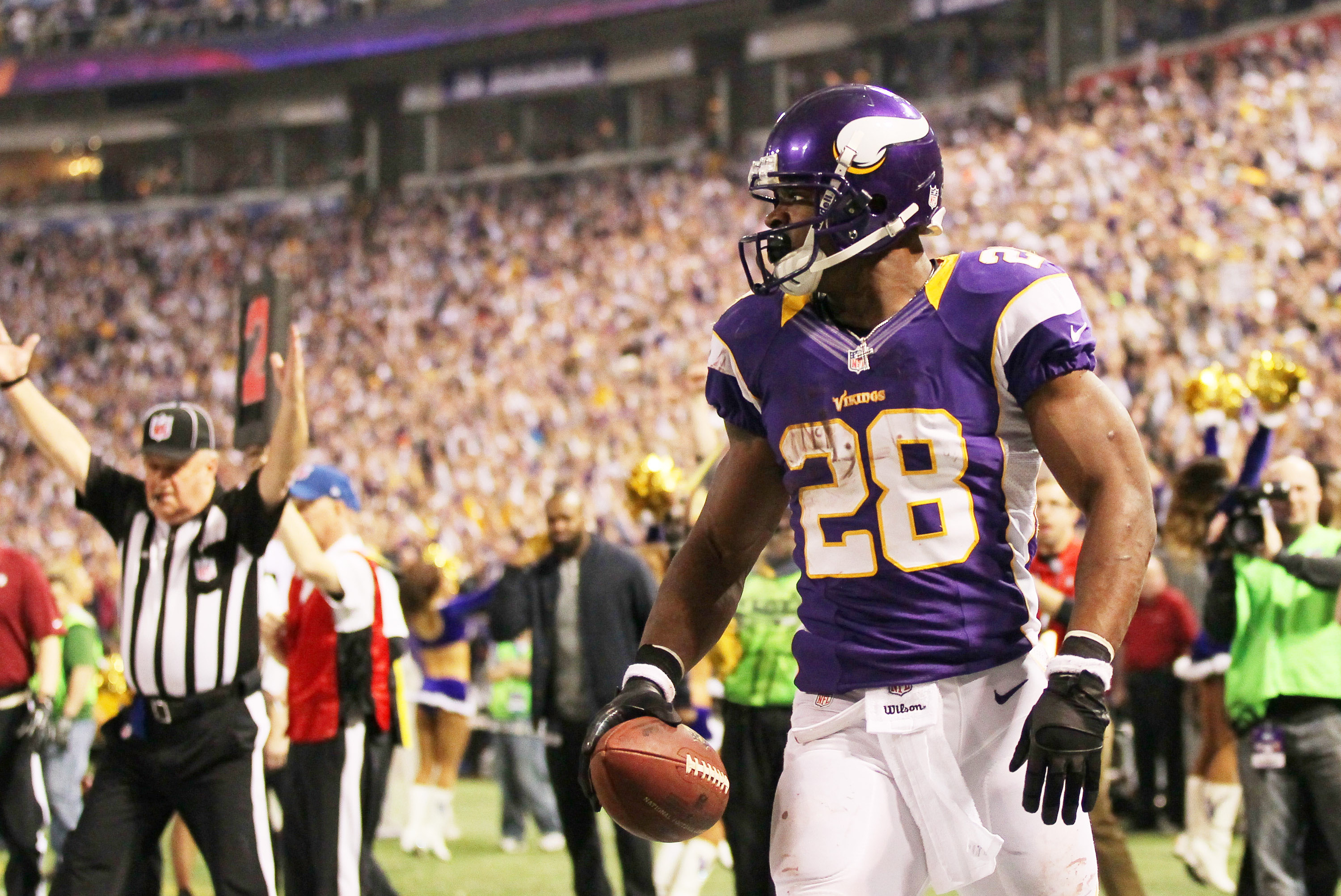 Adrian Peterson Goes Over 2000 Packers vs. Vikings (Week 17, 2012