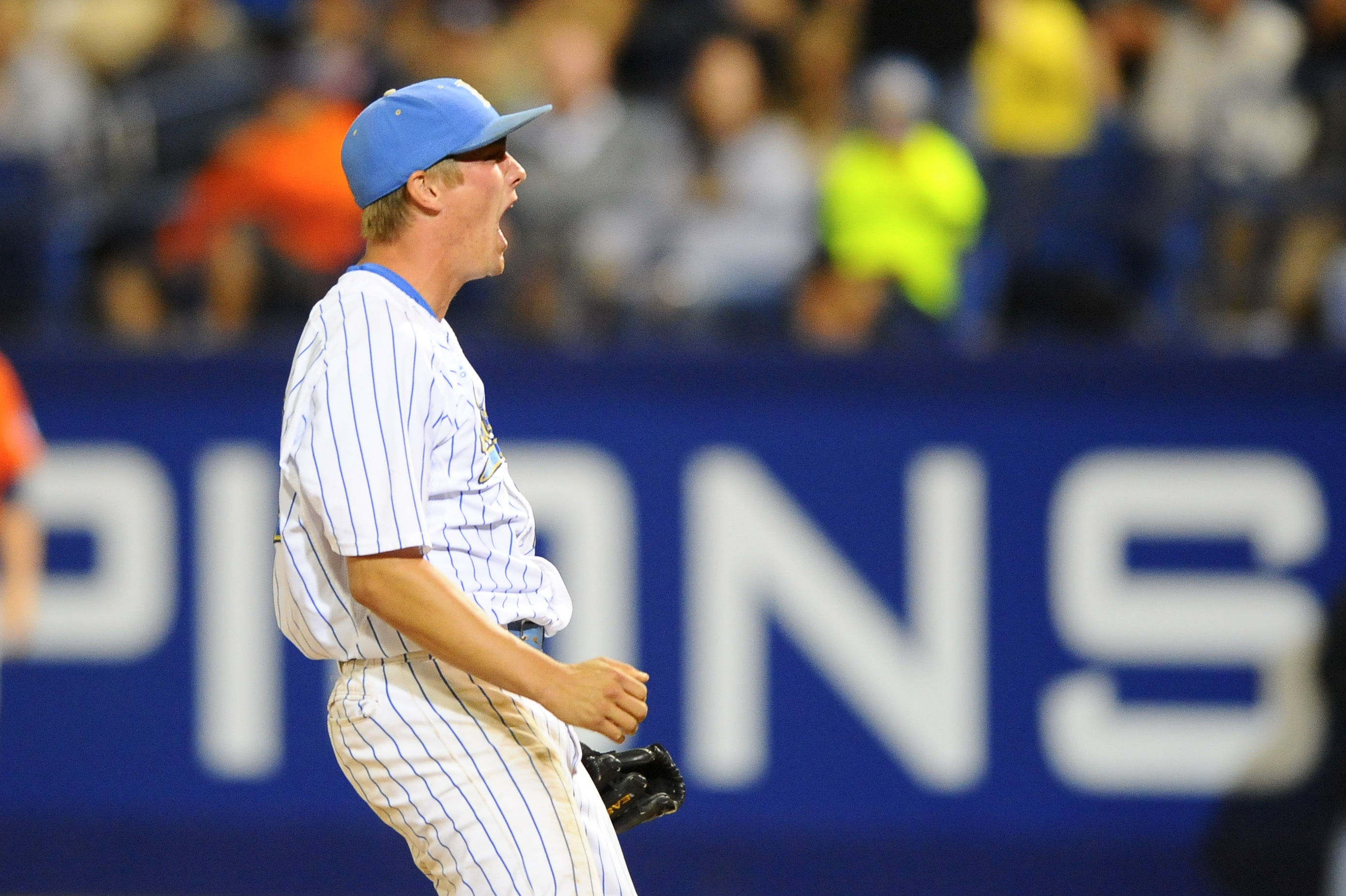 UCLA baseball hangs on 3-2, knocking off defending champion Vanderbilt