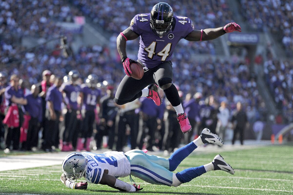 3 Veteran Free Agents the Miami Dolphins Should Bring in to Training