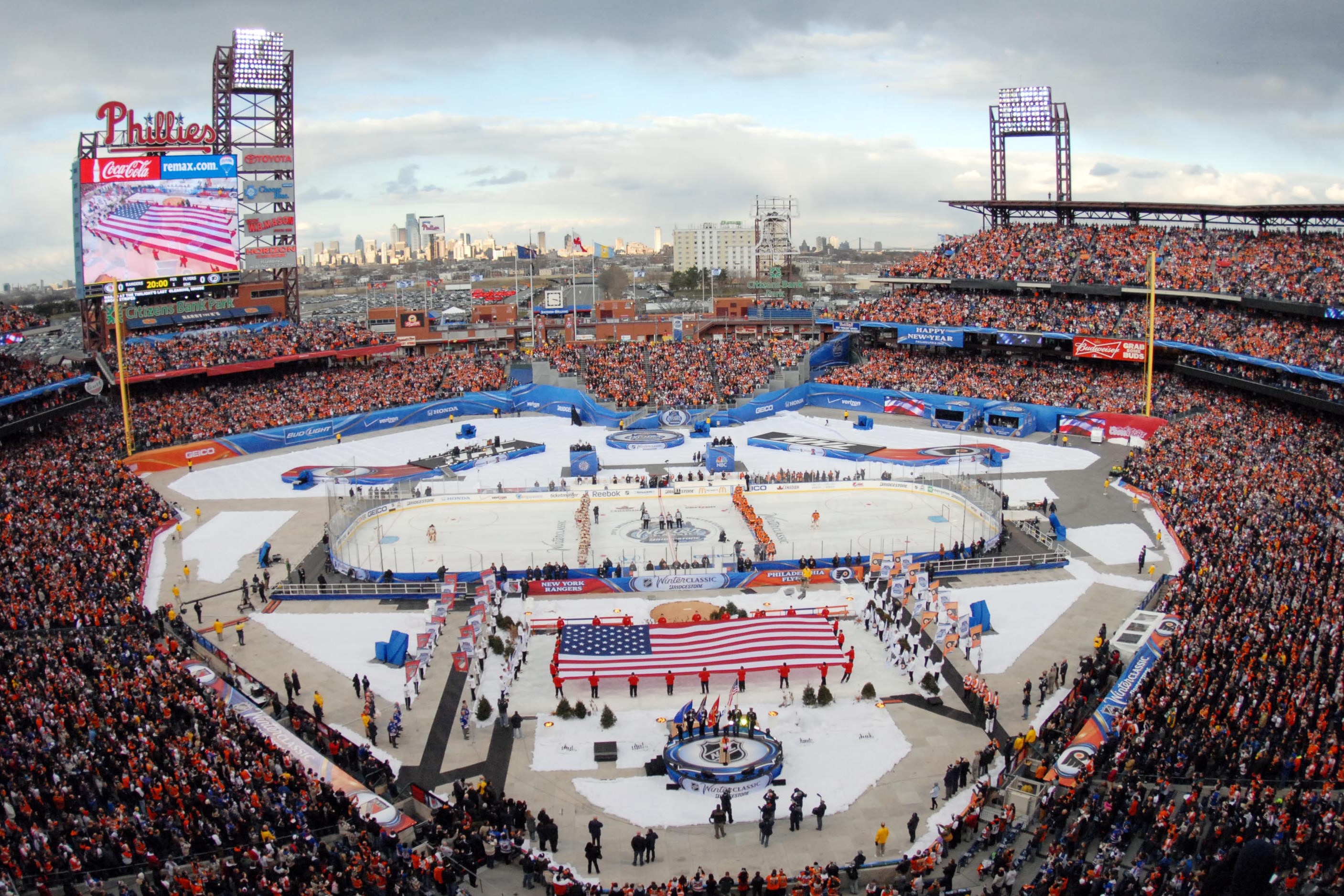 Report: NHL teams consider outdoor games to start season